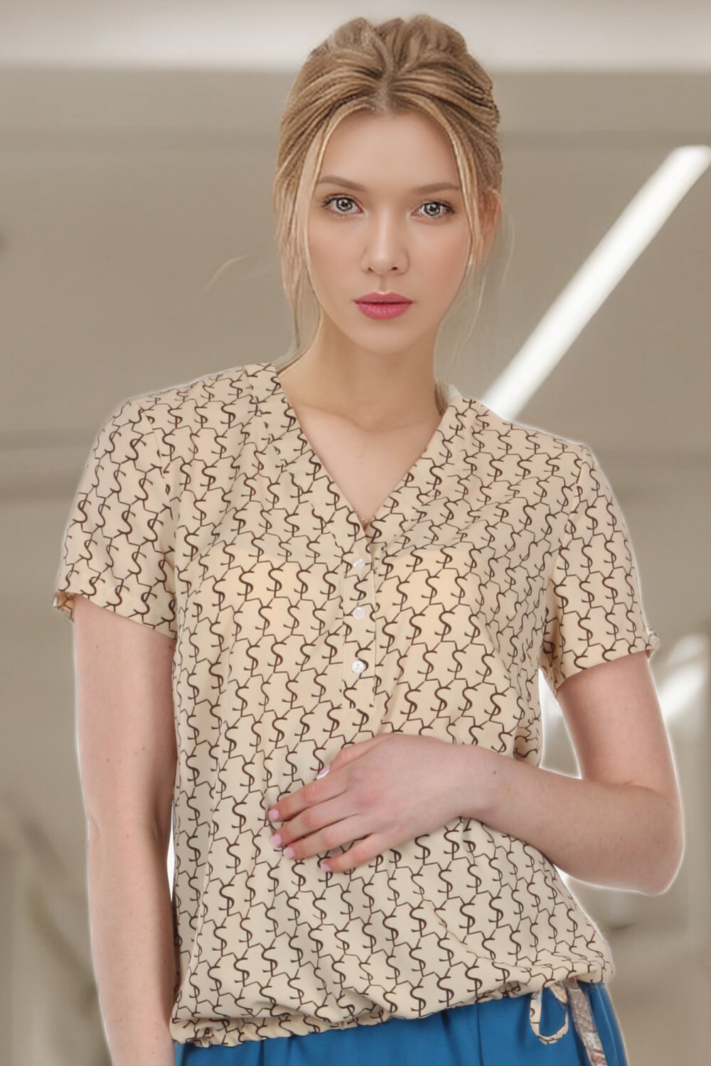 Beige blouse with drawstring at the bottom Size 2, 4, 6, 8, 10 US Fashionable