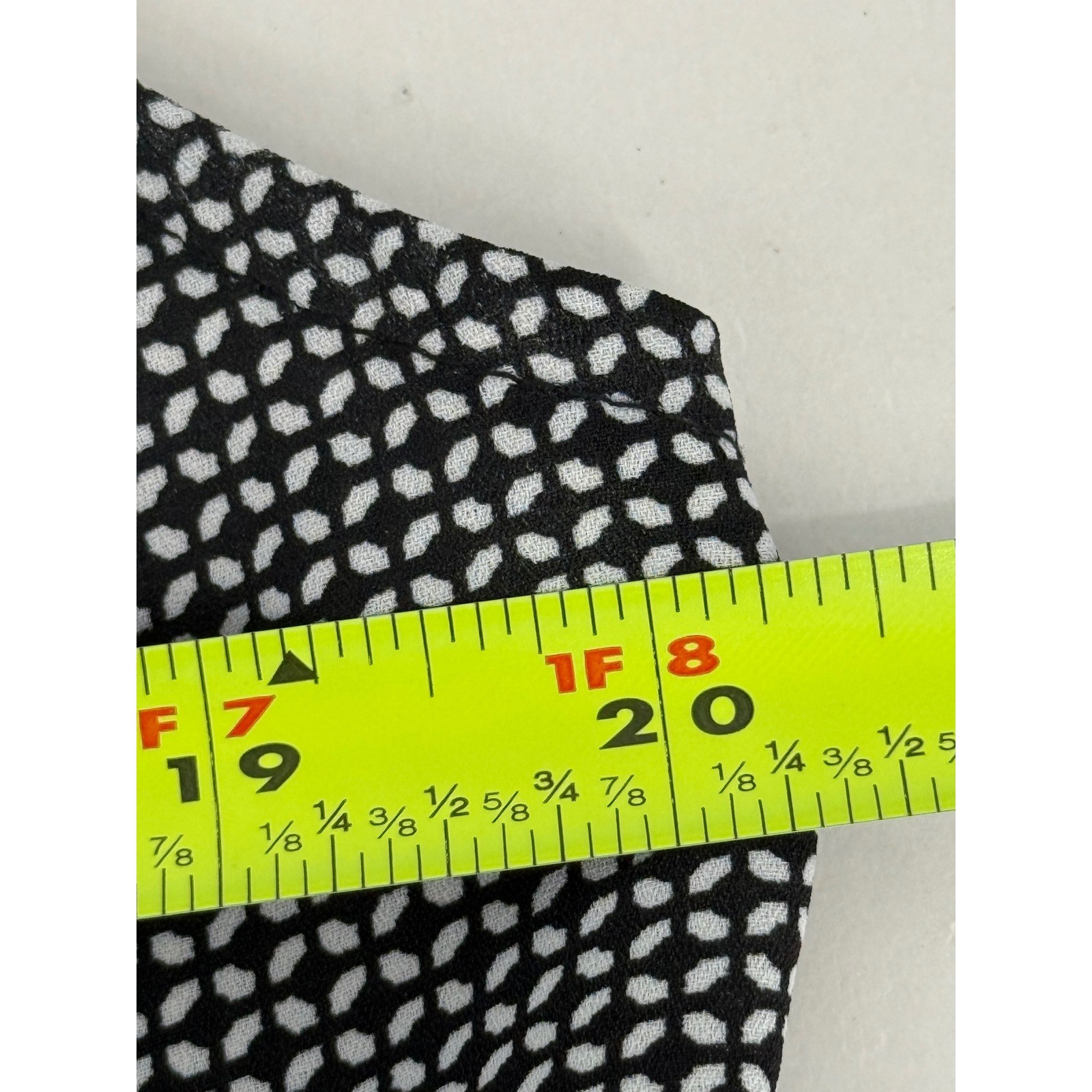 Covington Womens Black White Geometric Ruffle Front Sleeveless Blouse Sz L