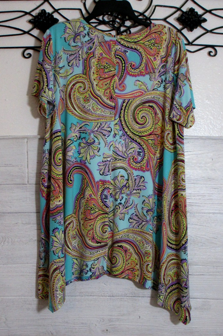 Crepas Knit Tunic Size M Short Sleeve Multicolored Floral Round Neck