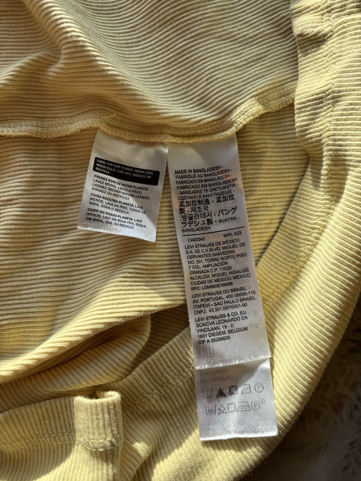 Levi’s Women’s Yellow Solid Knit Logo Scoop Neck Short Sleeve T-Shirt XL