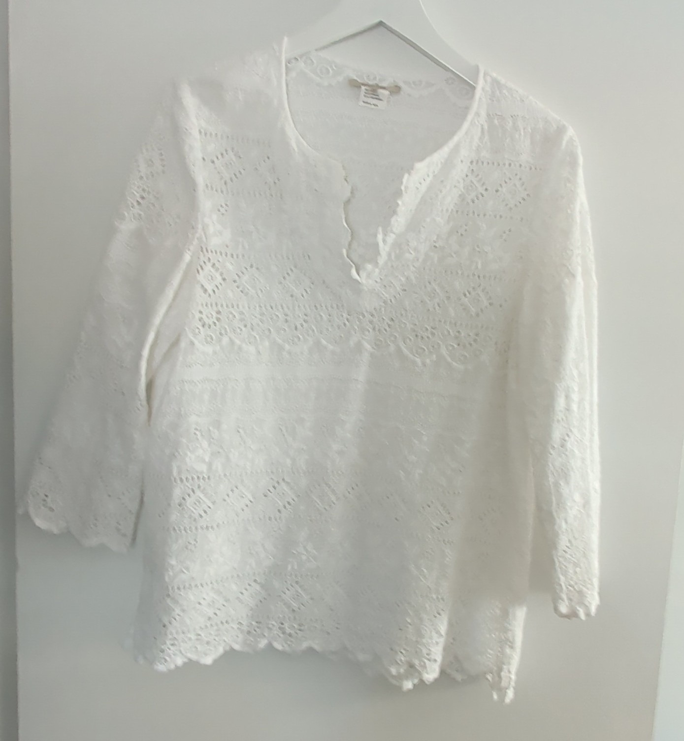 Gerard Darel Women’s 42 White Eyelet Lace Scalloped V-Neck 3/4 Sleeve Blouse