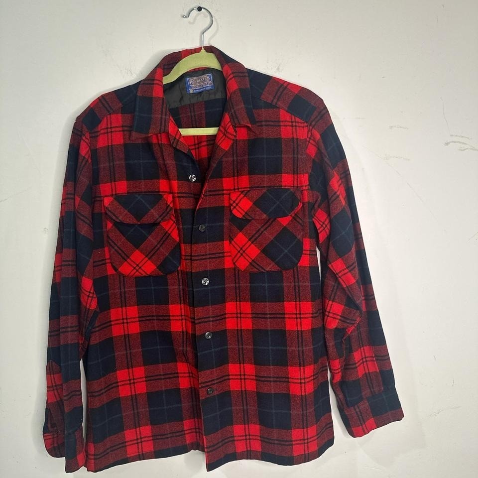 Vintage Pendleton Red and black plaid 100% wool flannel shirt MEDIUM