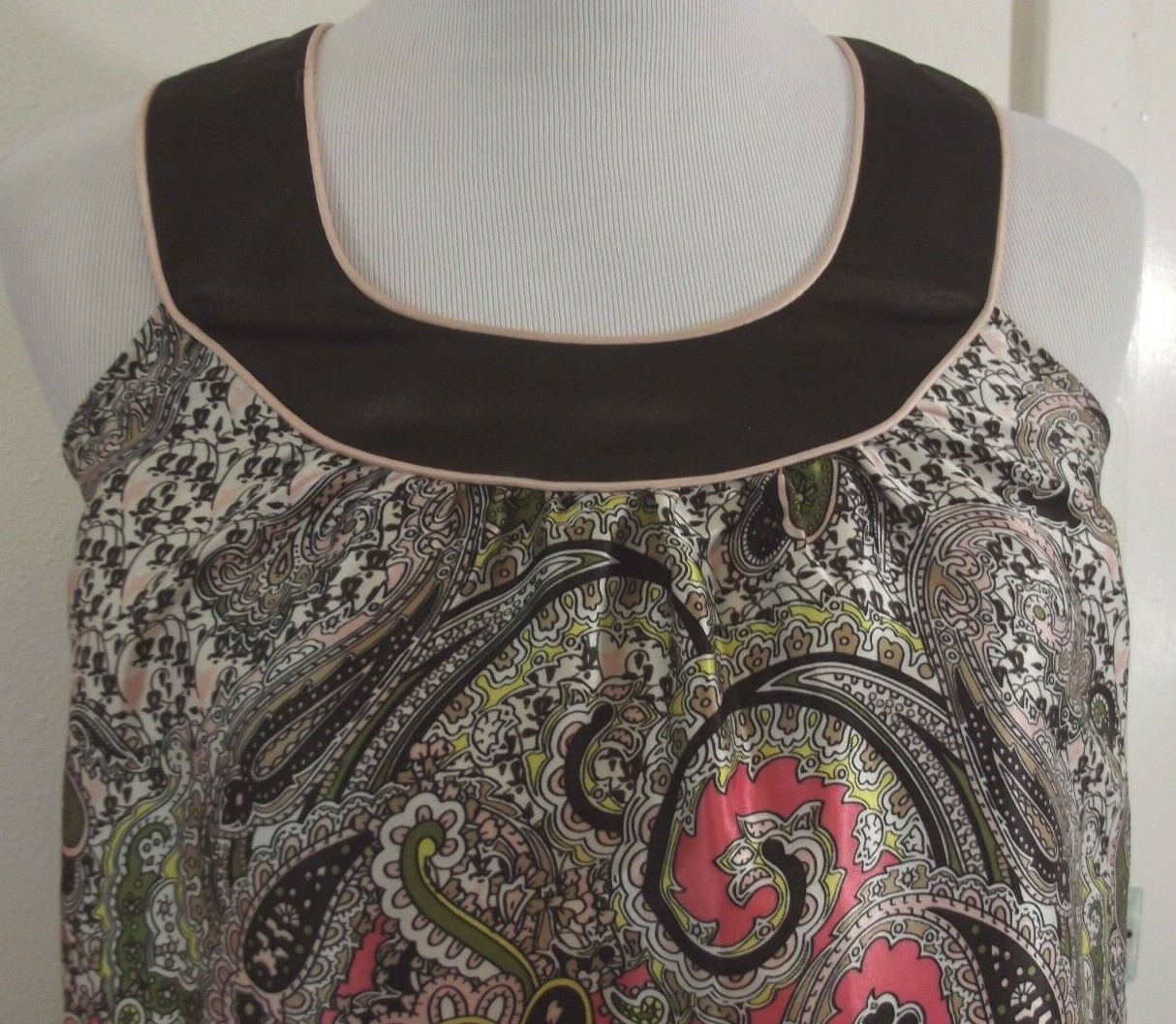 B WEAR Sleeveless BLOUSE – Size Small – Multi-Colored Paisley Print Silky Shirt