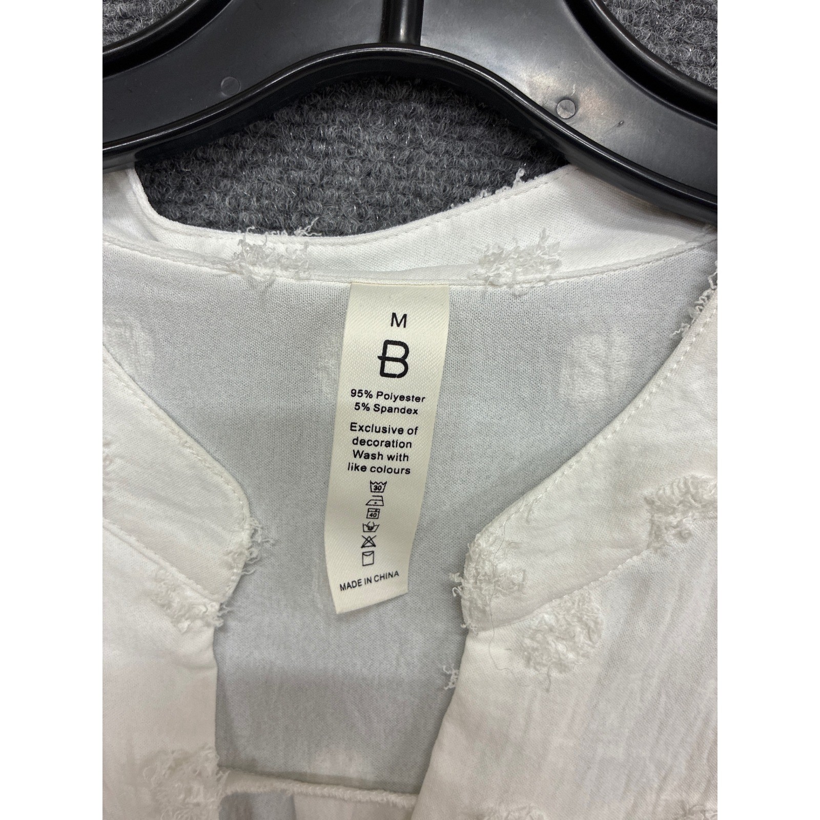 B White Clip Dot Puff Sleeve Blouse Split Neck Textured Top Medium
