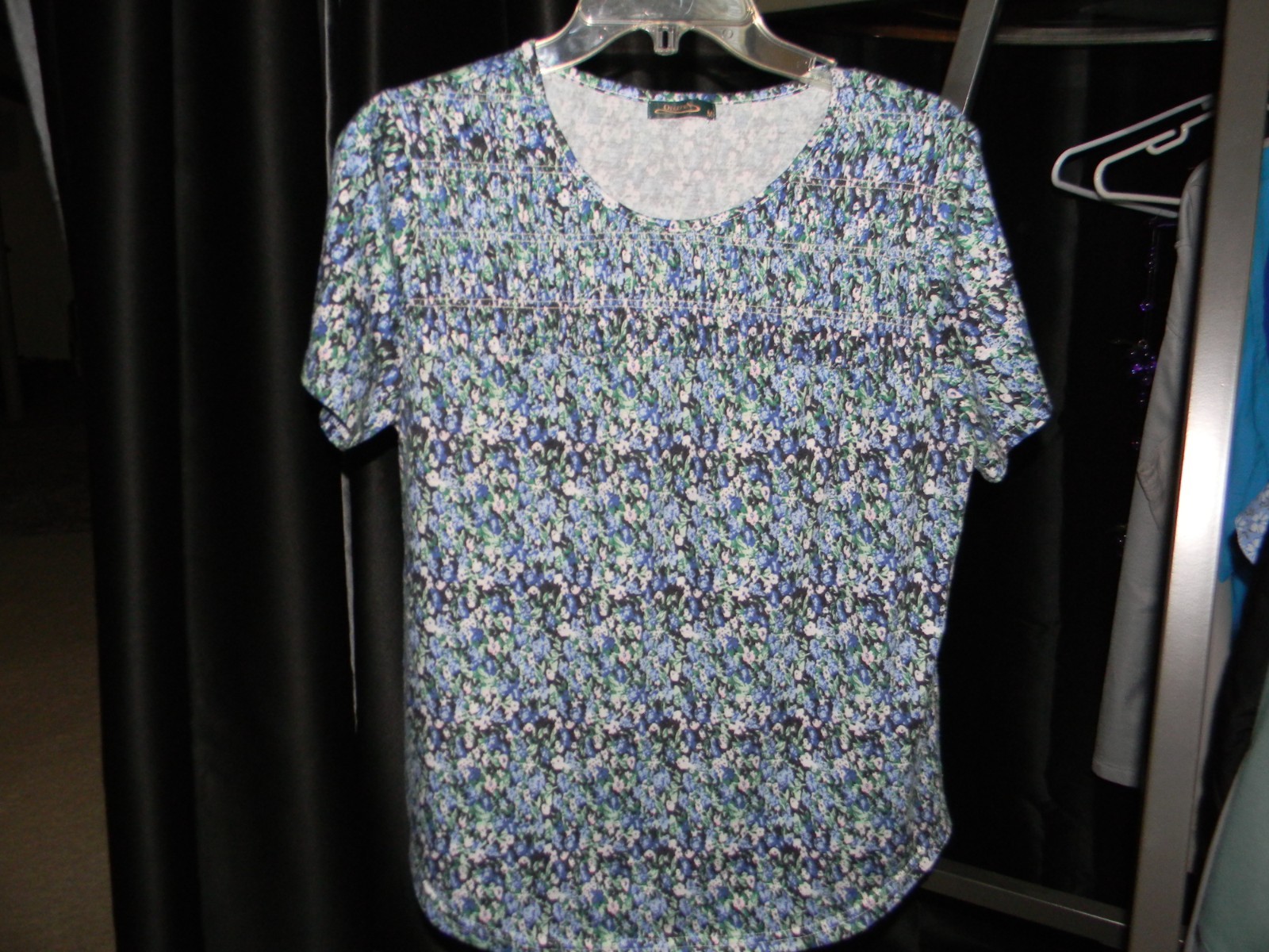 Ofeefan Women’s Size M Pullover Short Sleeve Top Blues/Green/White