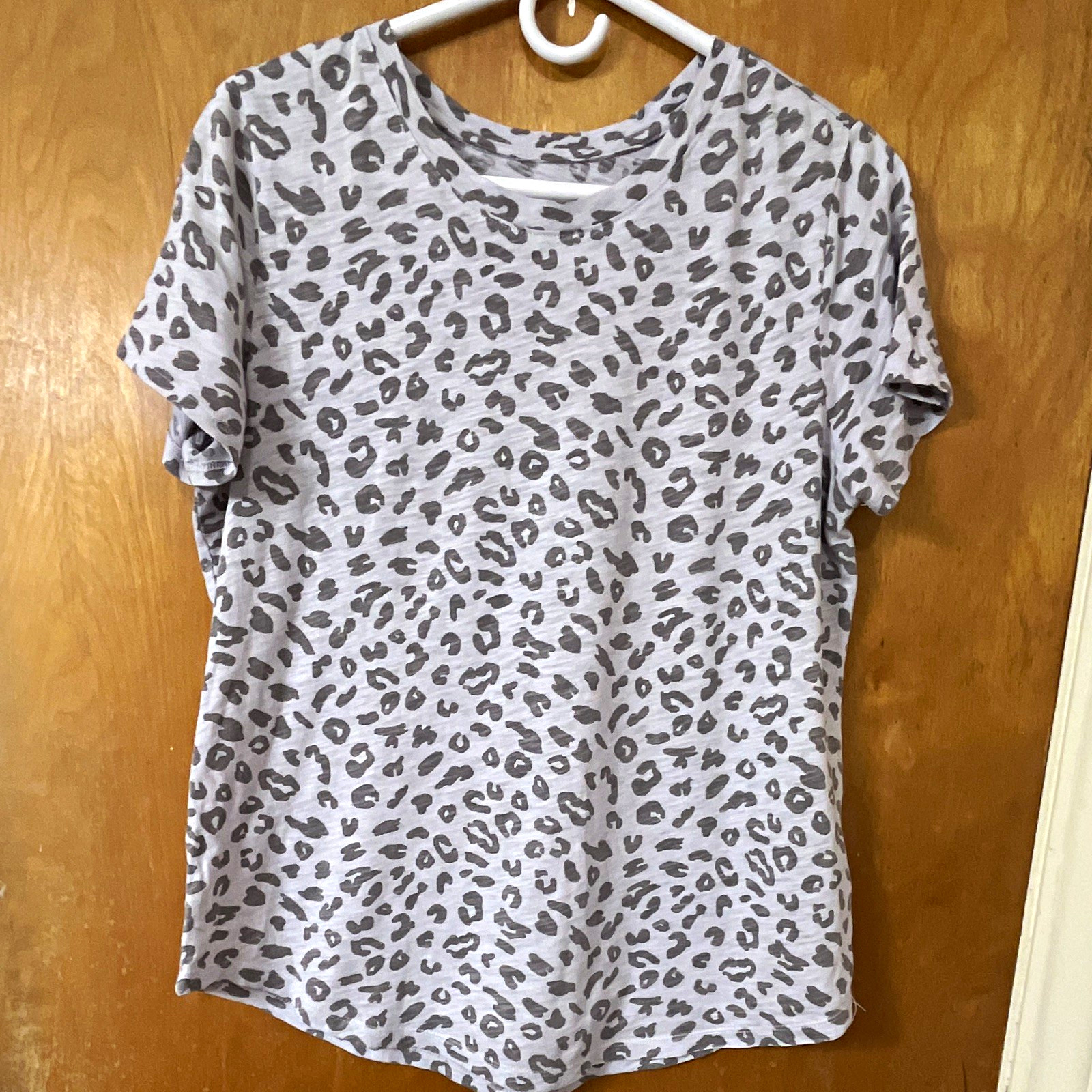 Old Navy Women’s Gray/Black Leopard Print Crew Neck Short Sleeve Cotton Tee M