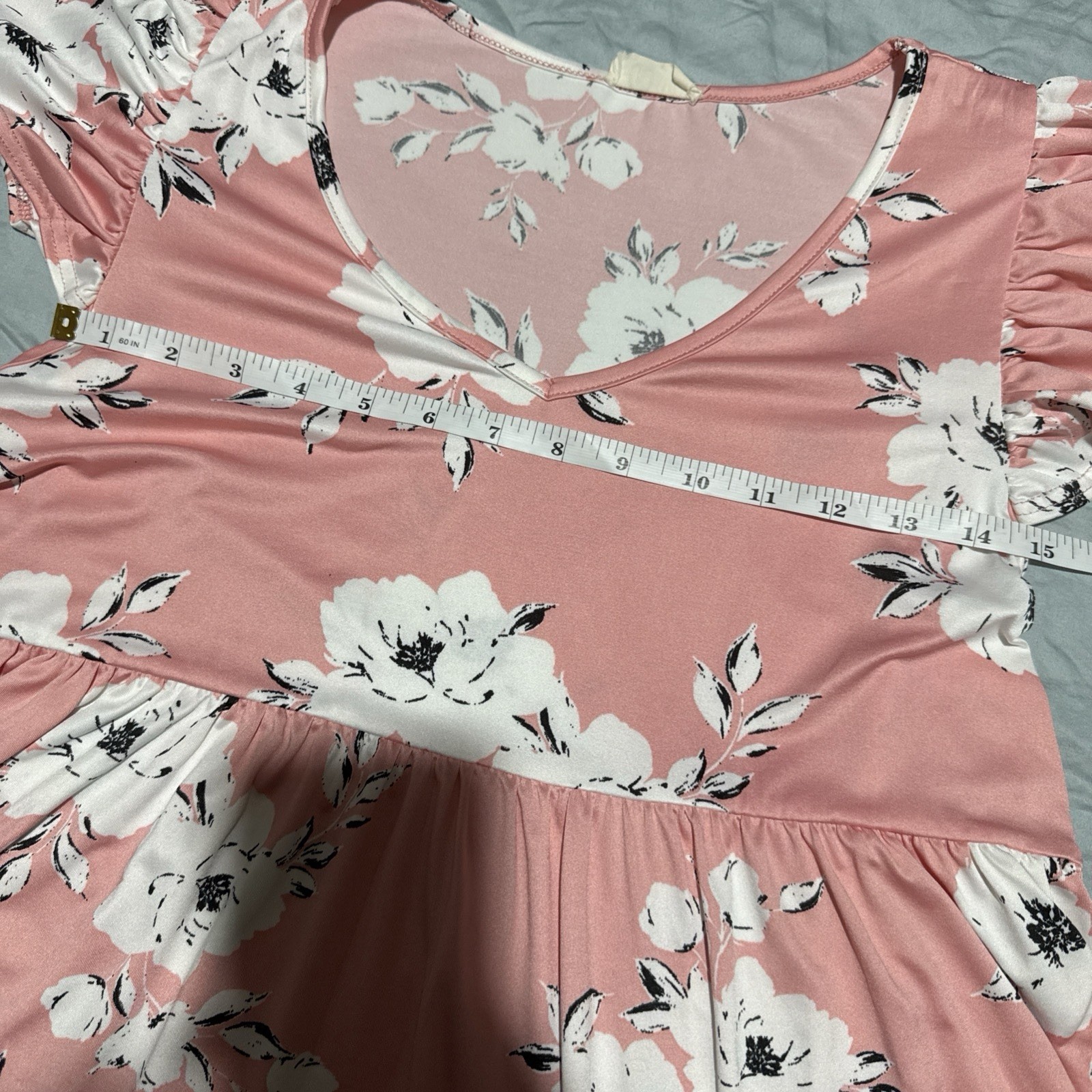 Be Stage Women’s Pink Floral Ruffle Sleeve V-Neck Top, Size Medium Shirt
