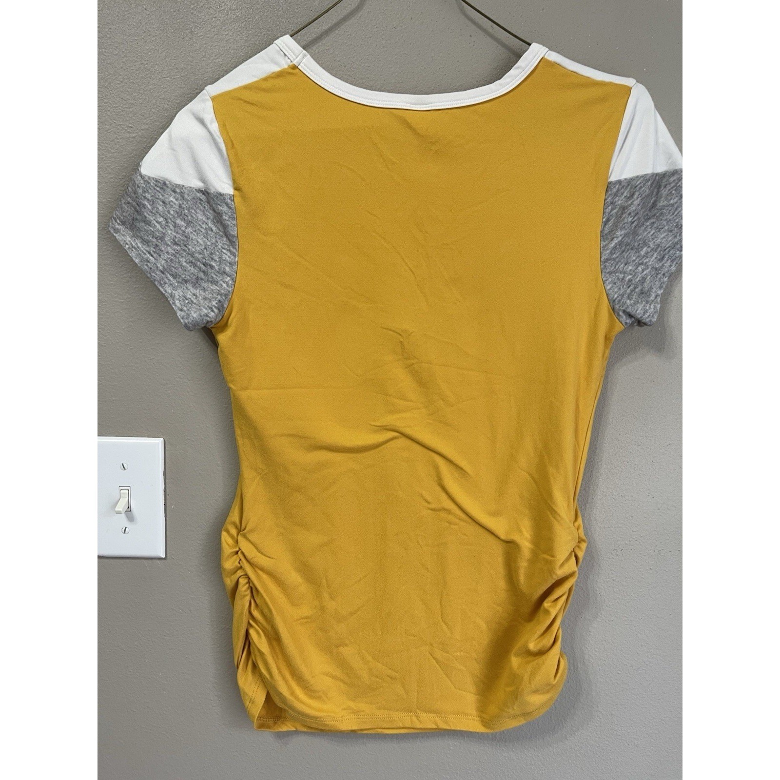 No Boundaries Womens Chevron Top Color Block Yellow Gray White Tee Shirt S