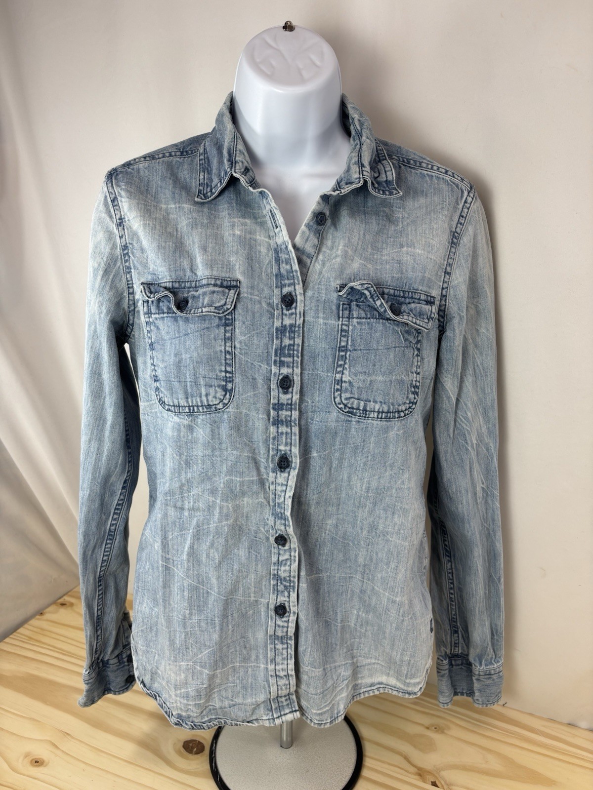American Eagle Light Wash Denim Button Down Shirt 100% Cotton Womens Small