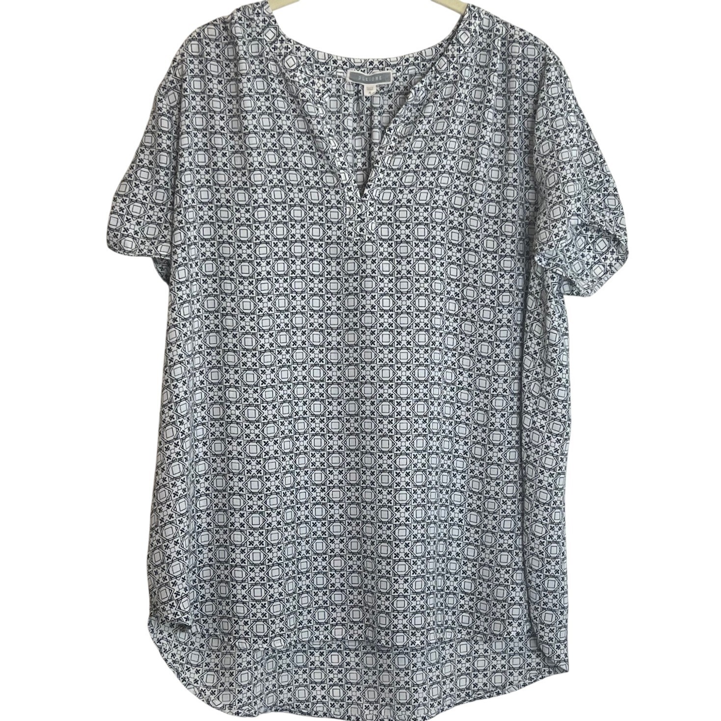 Pleione Womens Blouse Size Medium White Geometric Pattern Chiffon Short Sleeve