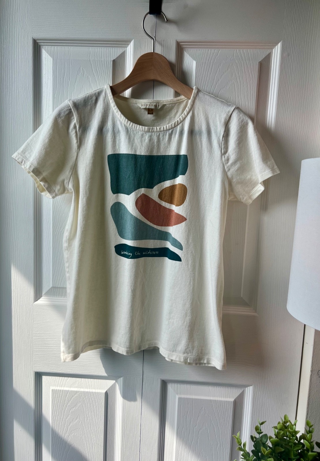 Downeast Short Sleeve Small T-Shirt Cream & Earthtone Graphic Cotton T-Shirt