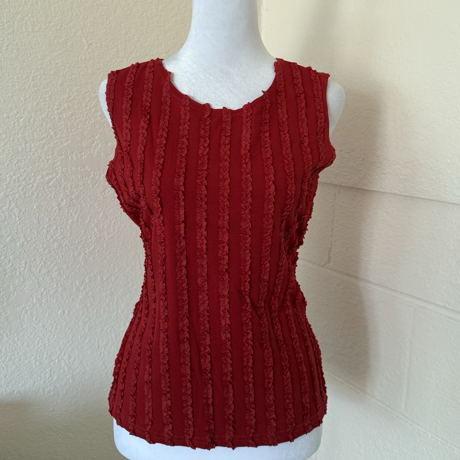 Claudia Richard Women’s Red Sleeveless Top Sz M Front Ruffle Accent Casual Party