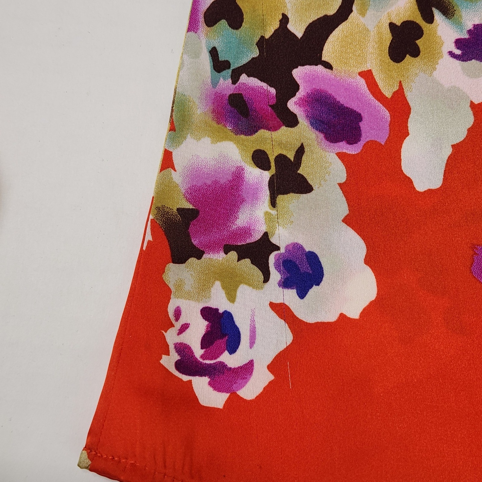 Hale Bob Red Floral Sleeveless Blouse V-Neck Button Top HBD2626 Medium Satin