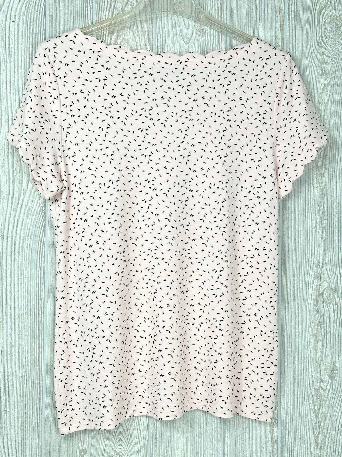 Ann Taylor Pale Pink Women’s Knit Top Size Large Scalloped Collar/Sleeve Stretch