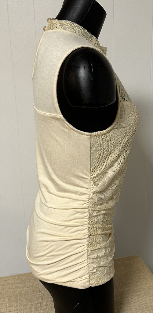 A. Byer Medium Champagne Lace Sleeveless Stretch Top Under The Mistletoe New