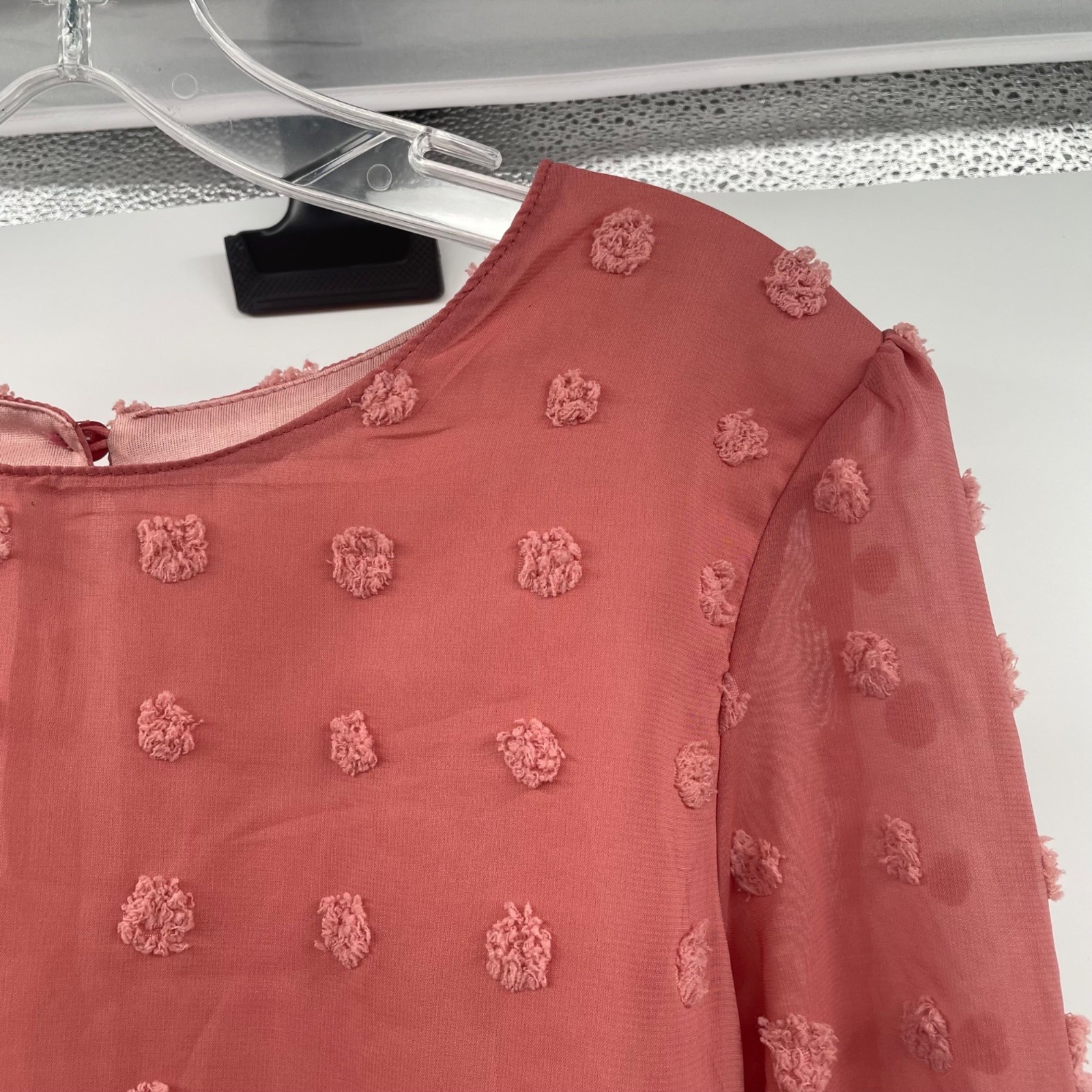 Qeral Womens Textured Dotted Top Long Sleeve Keyhole Rosewood Size Small