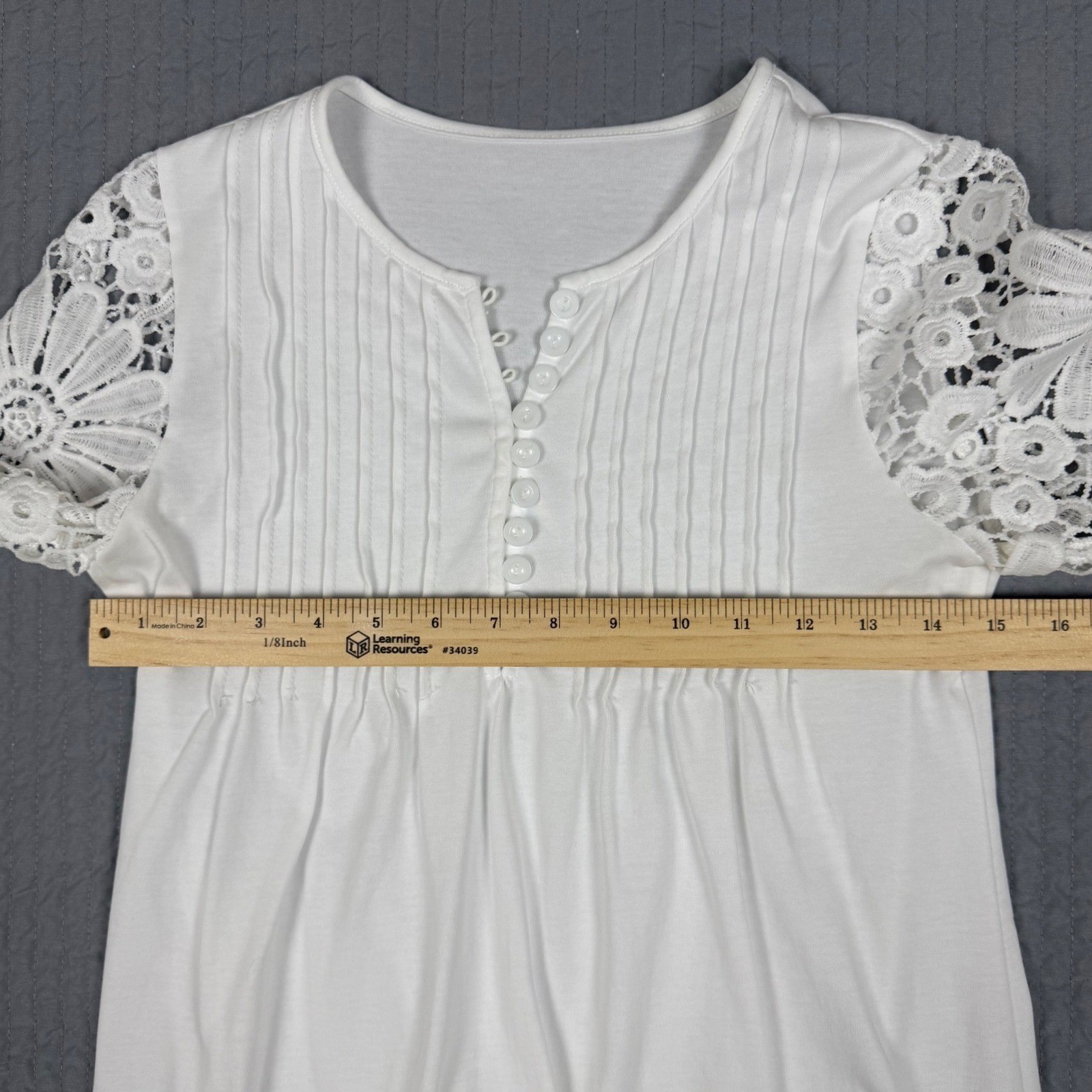 White Floral Crochet Lace Sleeve Pleated Button Front Blouse Small Acetate Top