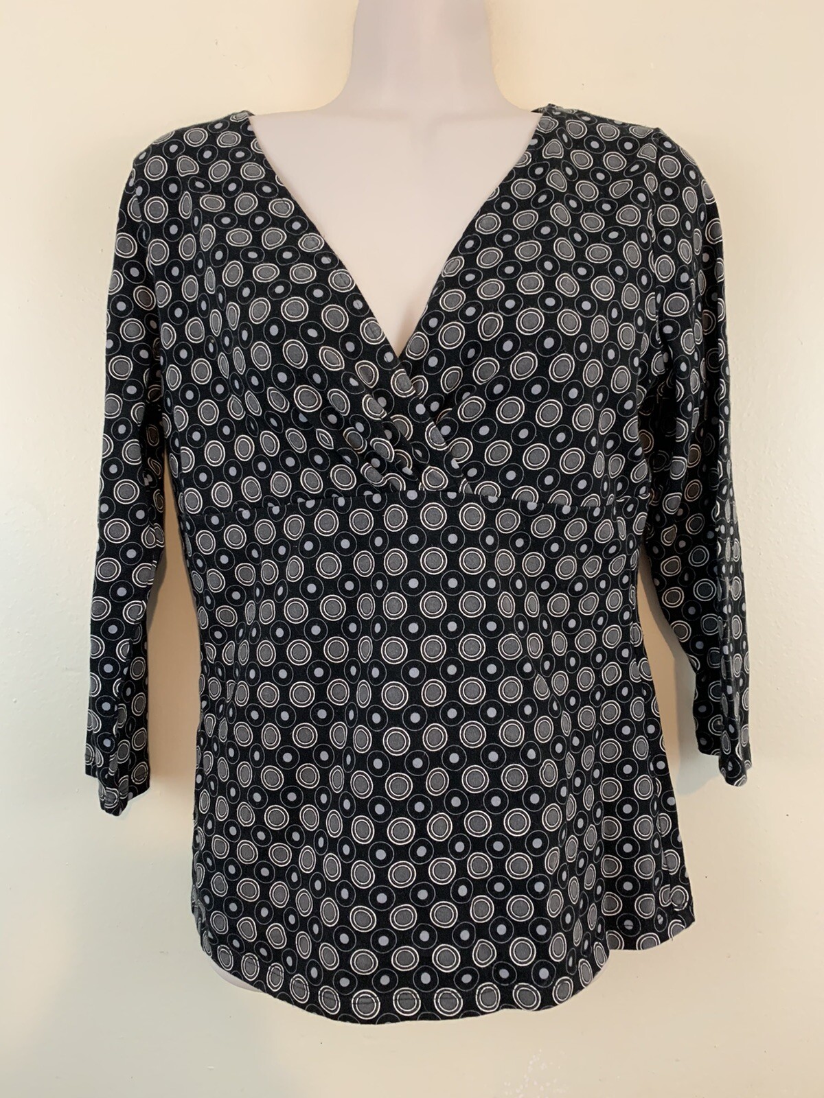 Ann Taylor Black & Gray w Circles 3/4 Sleeve V Neck Top Size Small