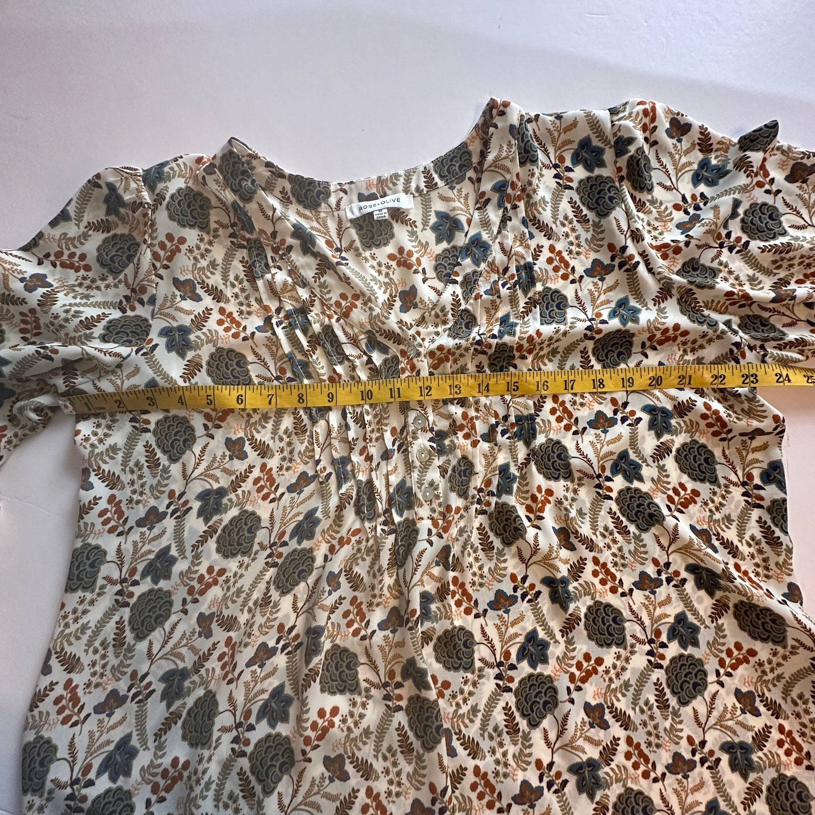 Rose & Olive Floral Pintucked Top Womens Size 1X Cream Multicolor Flowy Tunic
