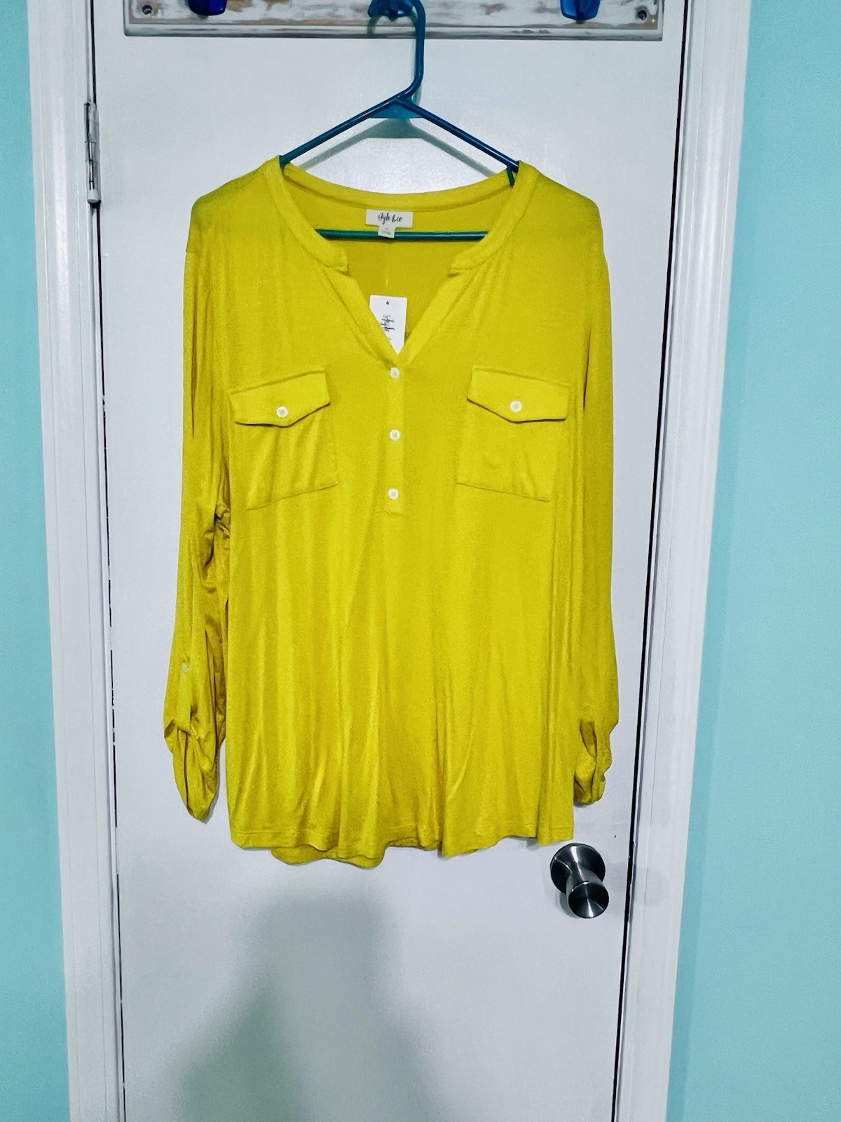 Women’s Solid Knit Shirt Two Front Pockets V Neck Mid-Length Sleeve
