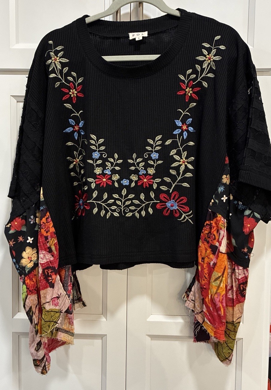 POL Black Waffle Knit Floral Embroidered Round Neck Bell SS Blouse Top Boho Sz L