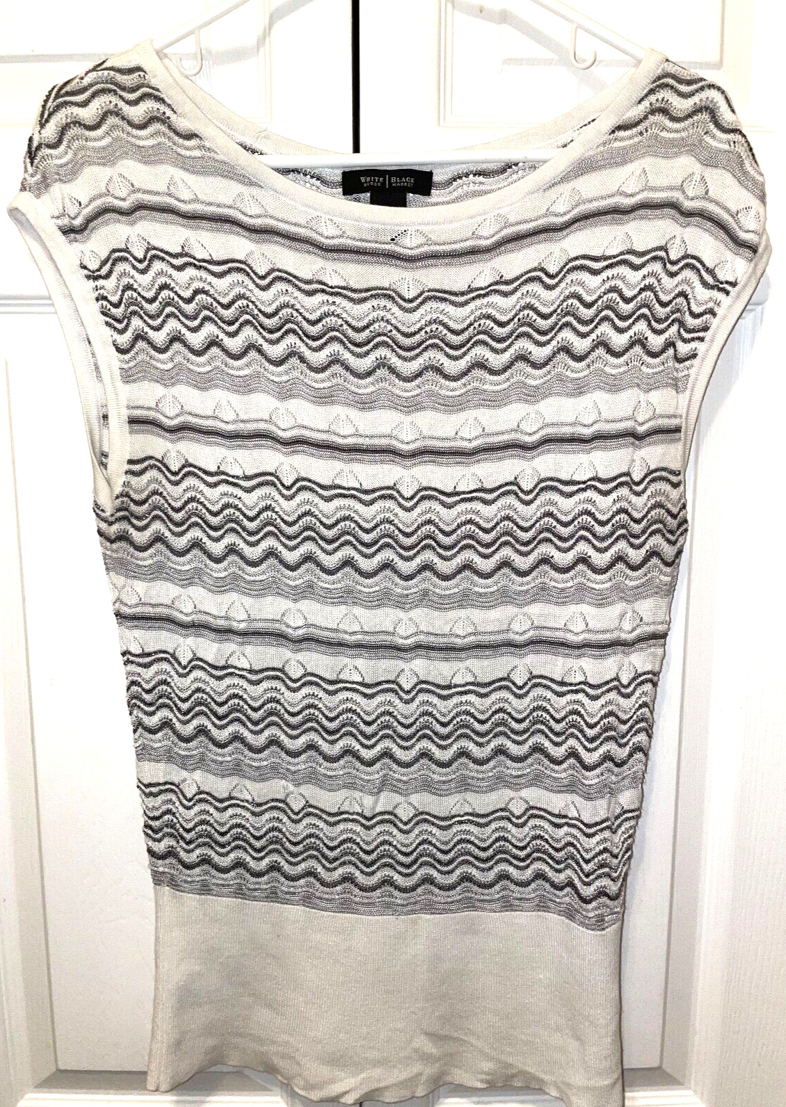 White House Black Market Womans Gray White Metallic Silver Knit Top Sz L Lk Nw