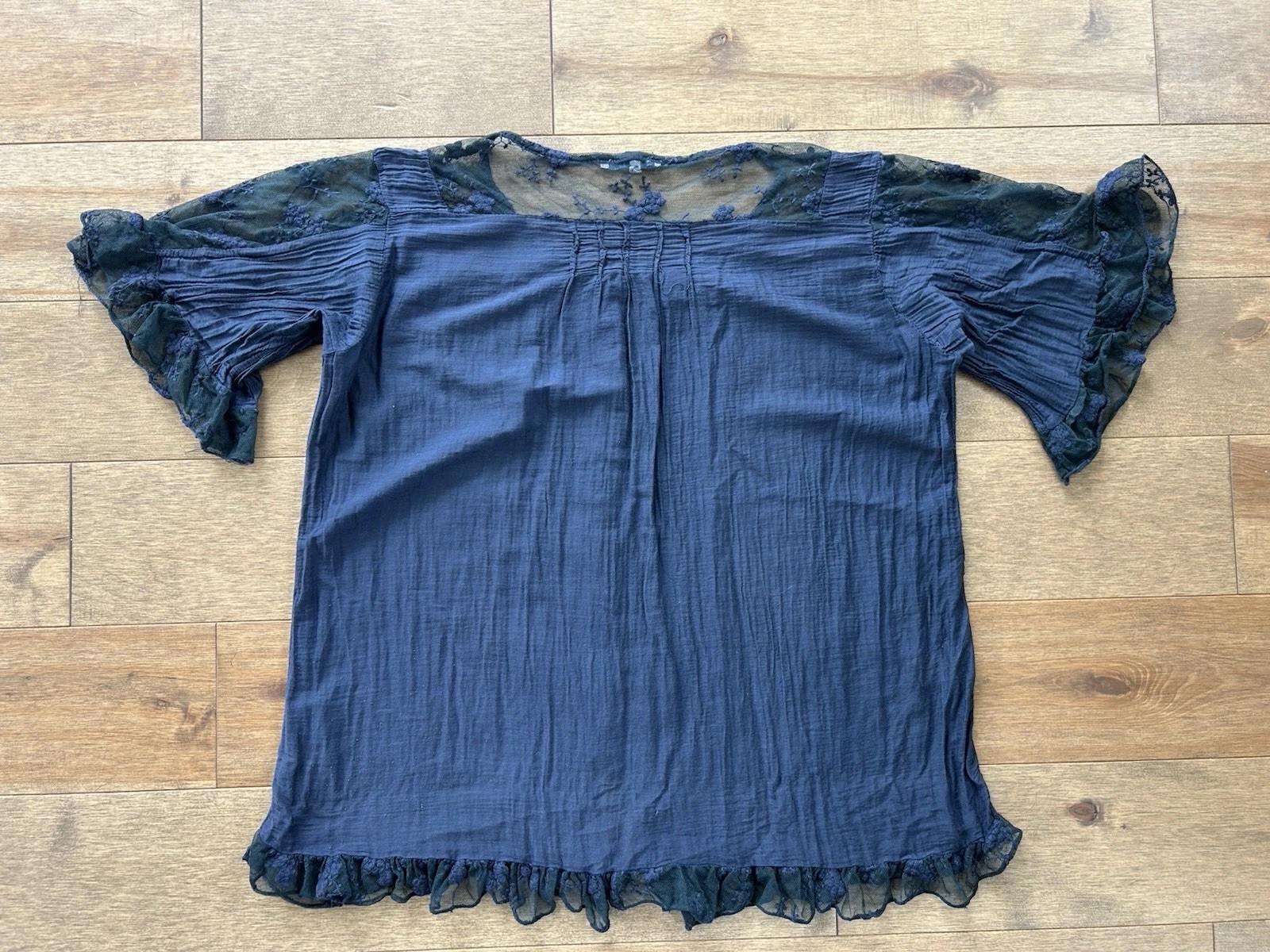 Tempo Paris Womens Silk Blend Navy Top M Romantic Embroidered Ethereal Fairy