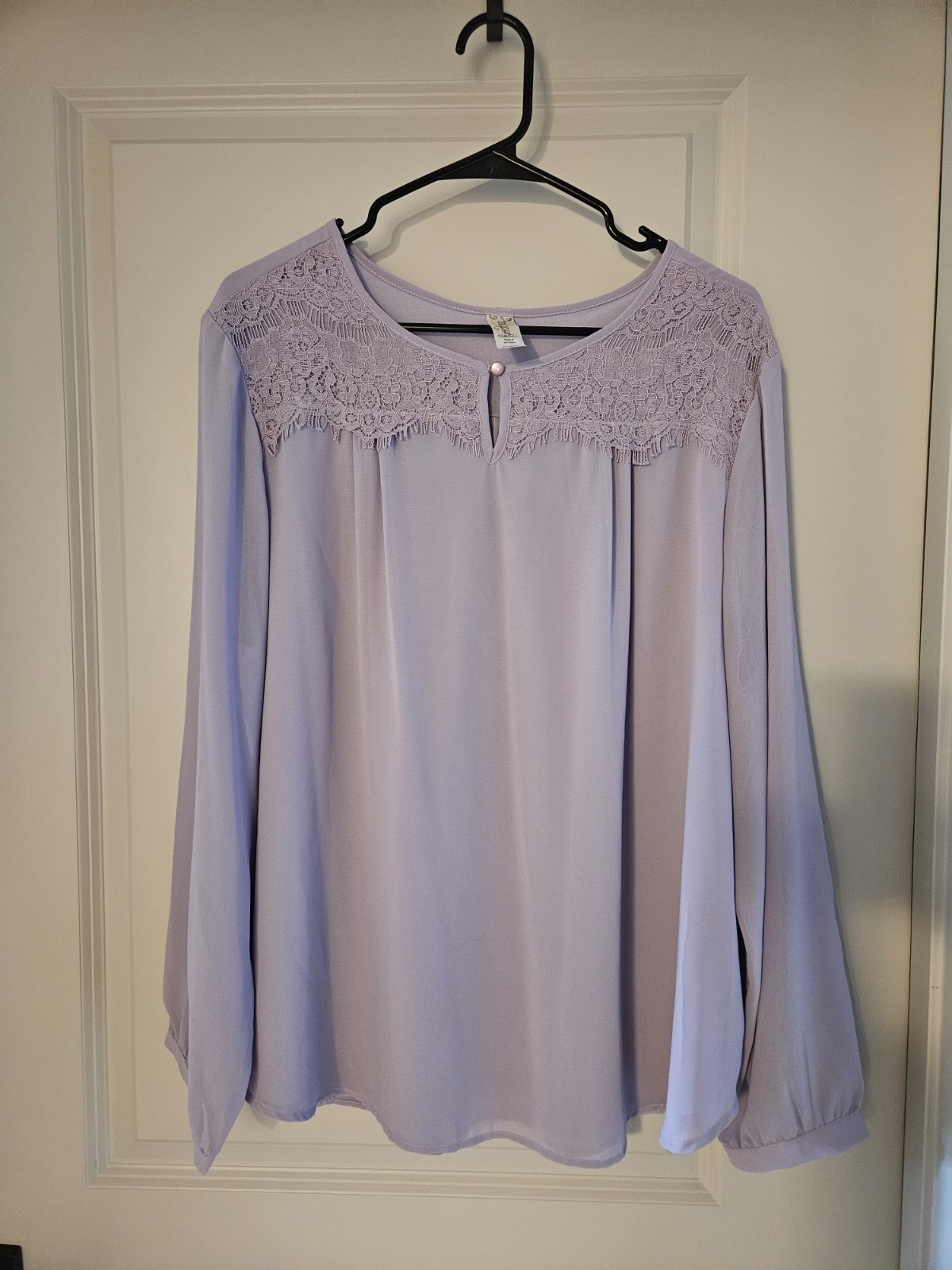 Endless Designs- Womens XL- Long Sleeve Peasant Silky Lace Top. Soft Purple