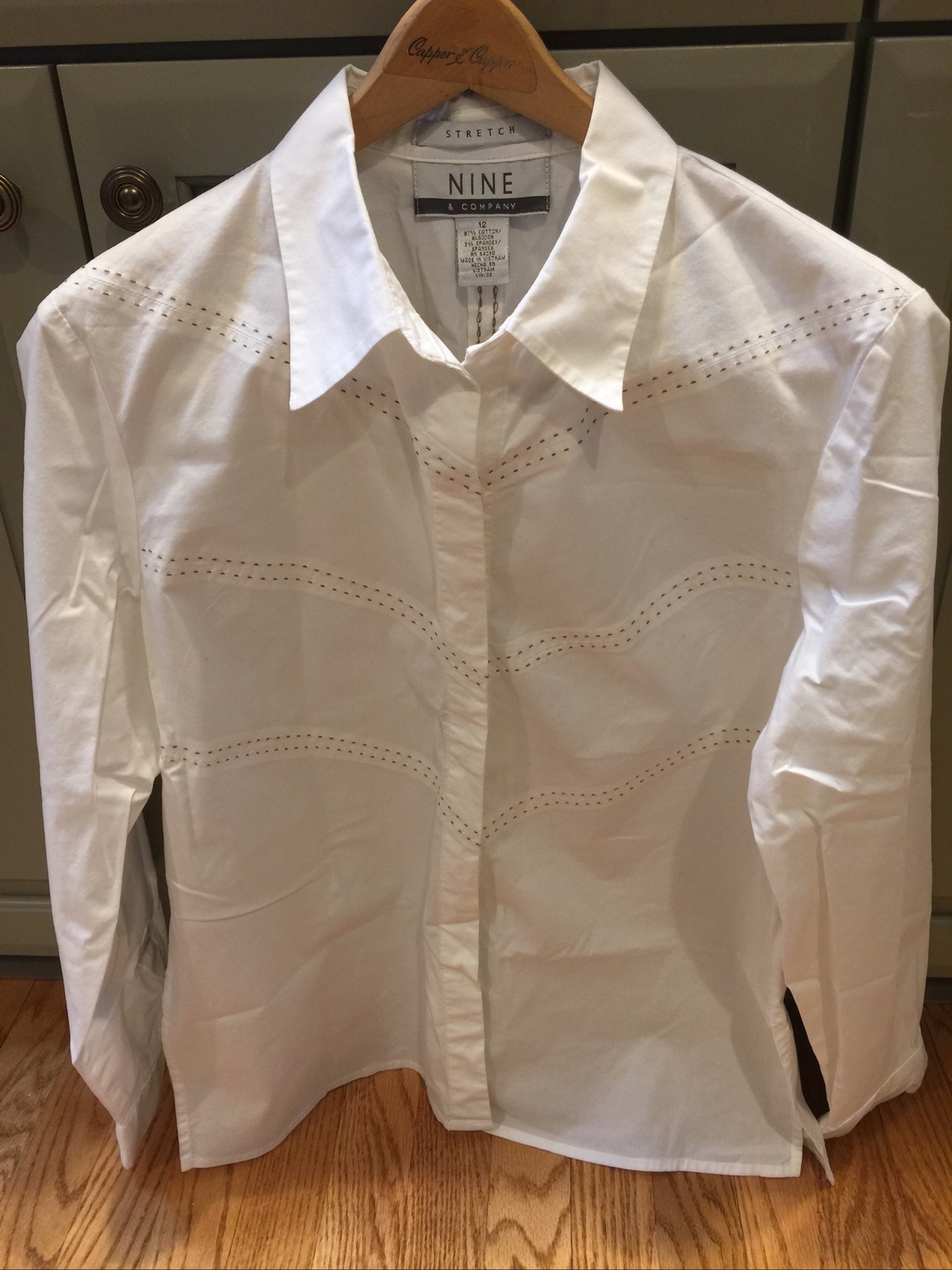 Women’s Nine & Co. Stretch White Button down Blouse Size 12 Long Sleeve EUC