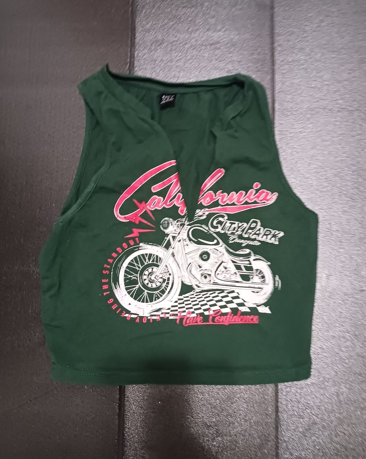 Top Crop T- Shirt Women’s Dark Green Red & white size small- Medium
