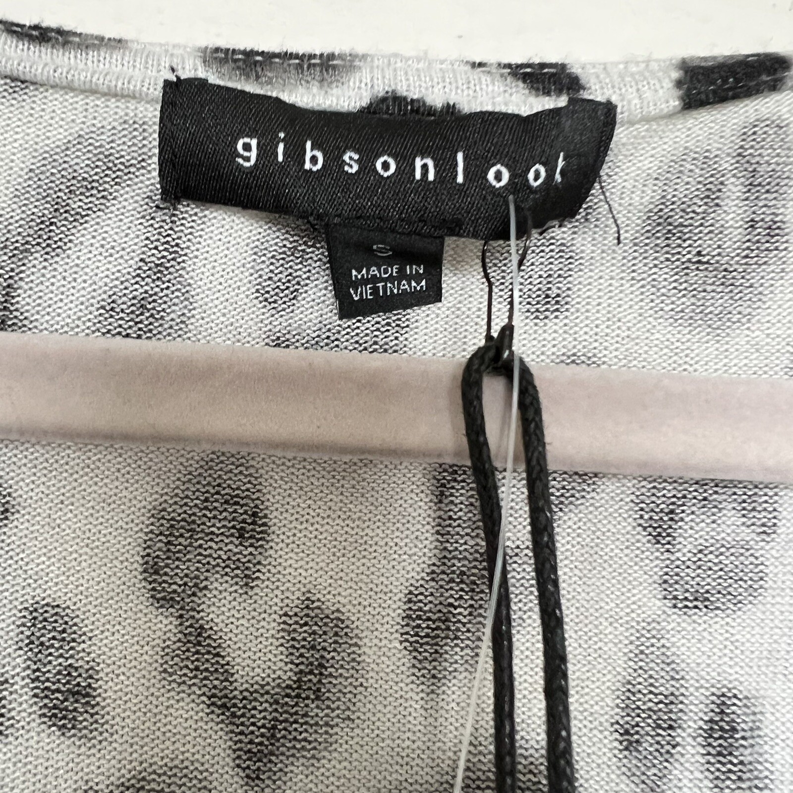 NWT GIBSONLOOK Fleece Sweater Ivory Black Animal Print V-Neck Top Small Womens