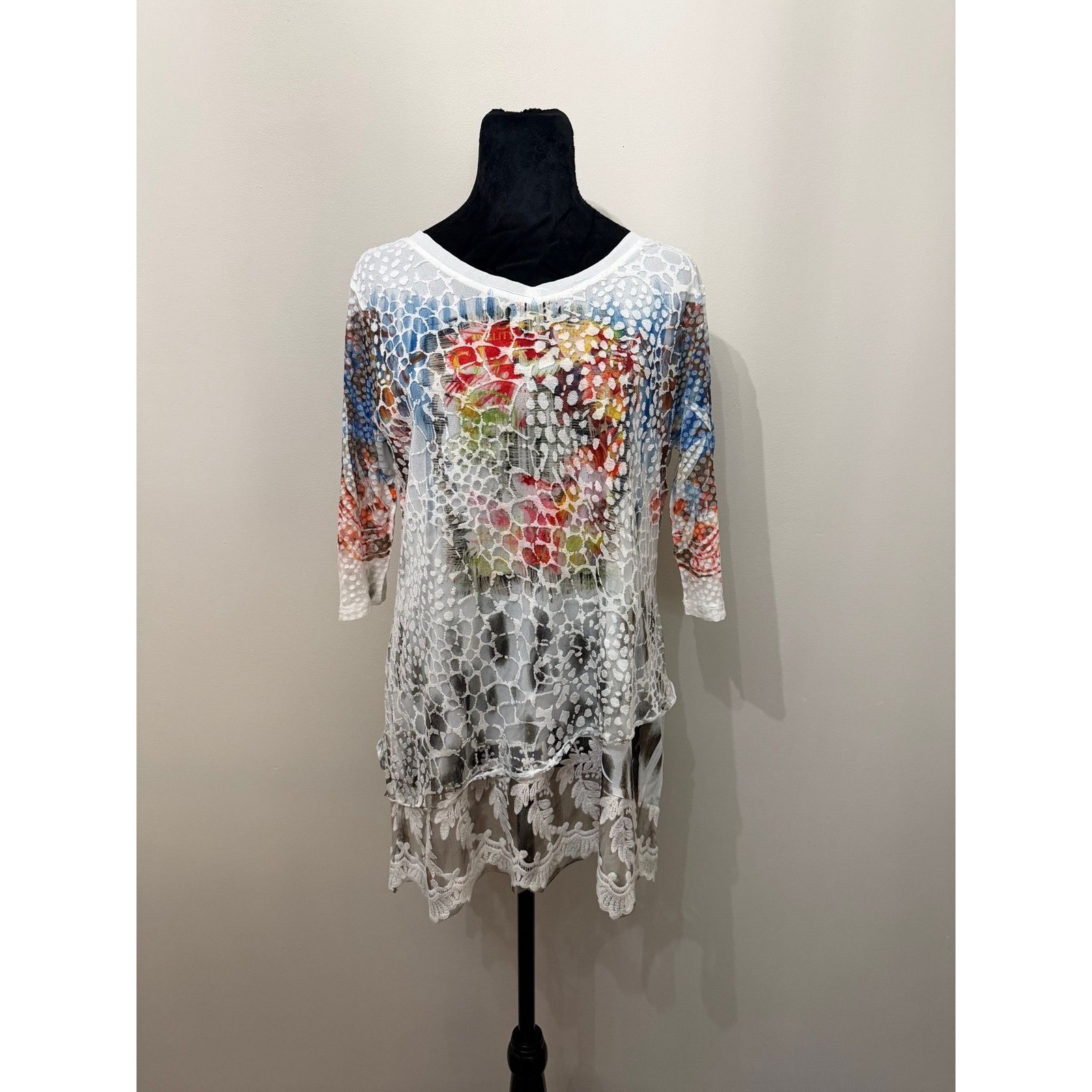 Suzanne’s Women Floral Burnout Tunic V-Neck 3/4 Sleeve Lace Trim Asymmetric Top