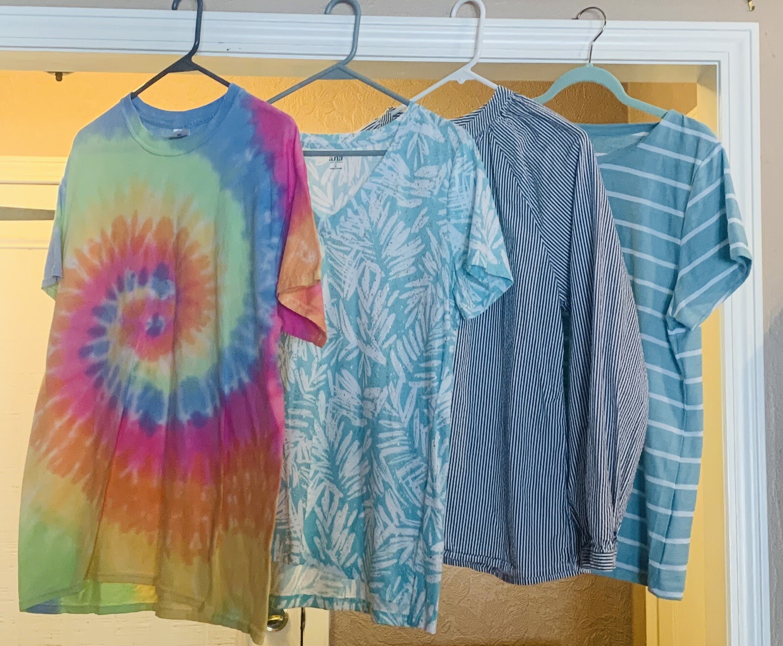 Lot of 4 Womens Shirts Tops Blouses Mix Colors Size Large
