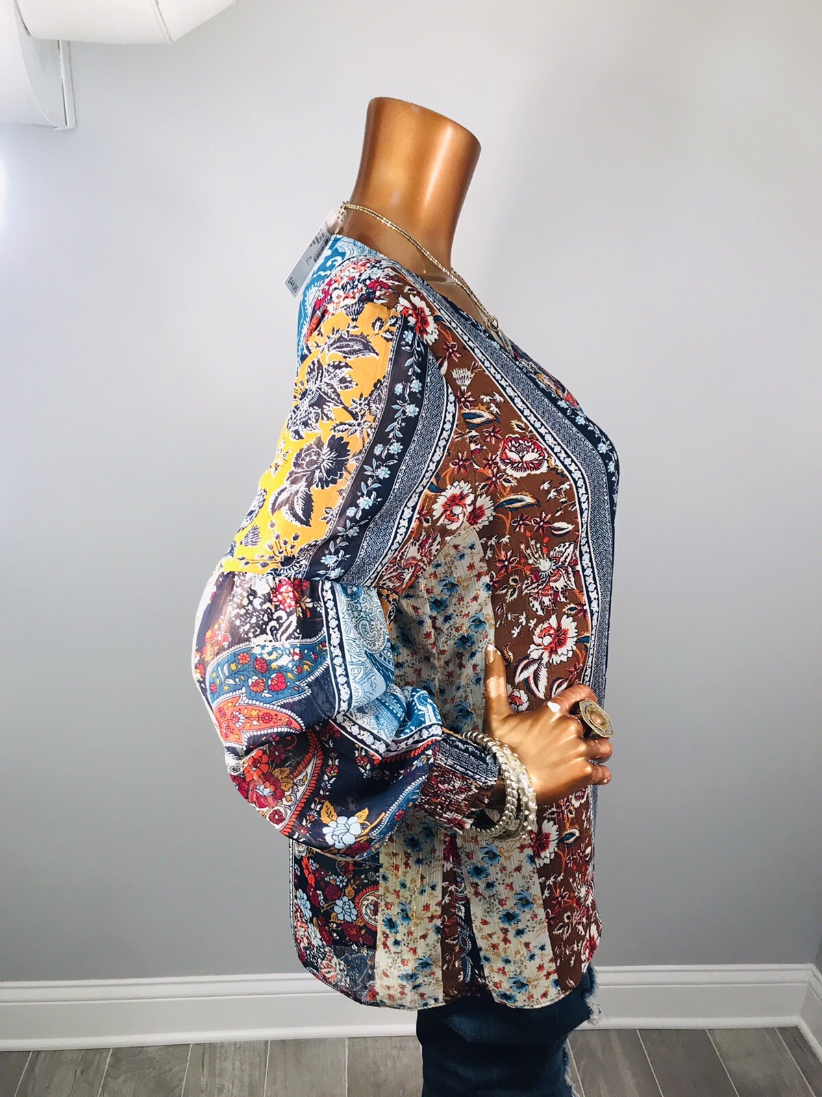 Dressbarn XL Top Floral Multi Print NWT $44 Low V Cut Shiny Stripes Lined Blouse