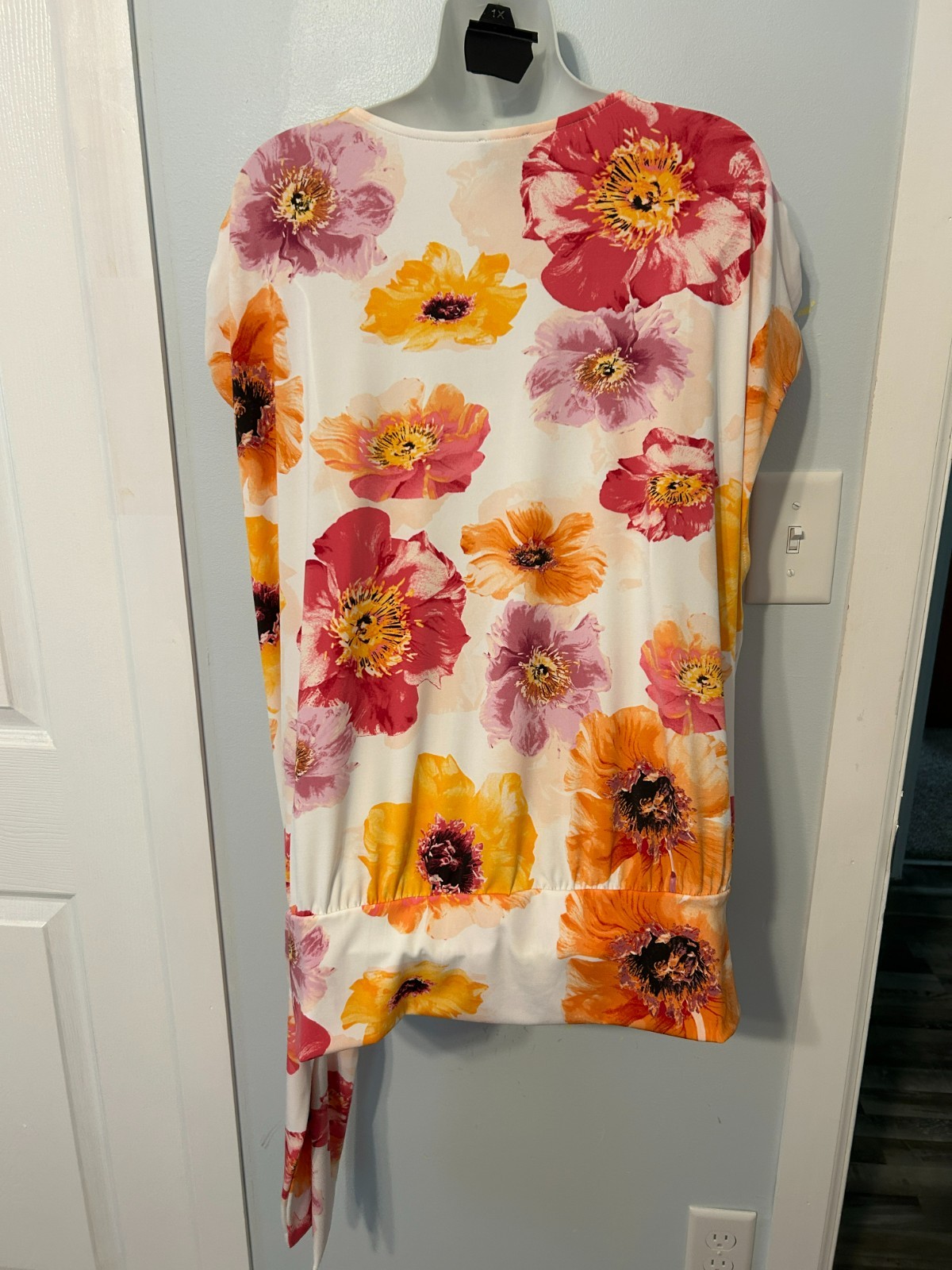 NWT I.N.C. Danablooms-Pink V-Neck Wrap Sleeveless Top with Banded Bottom Plus 3X