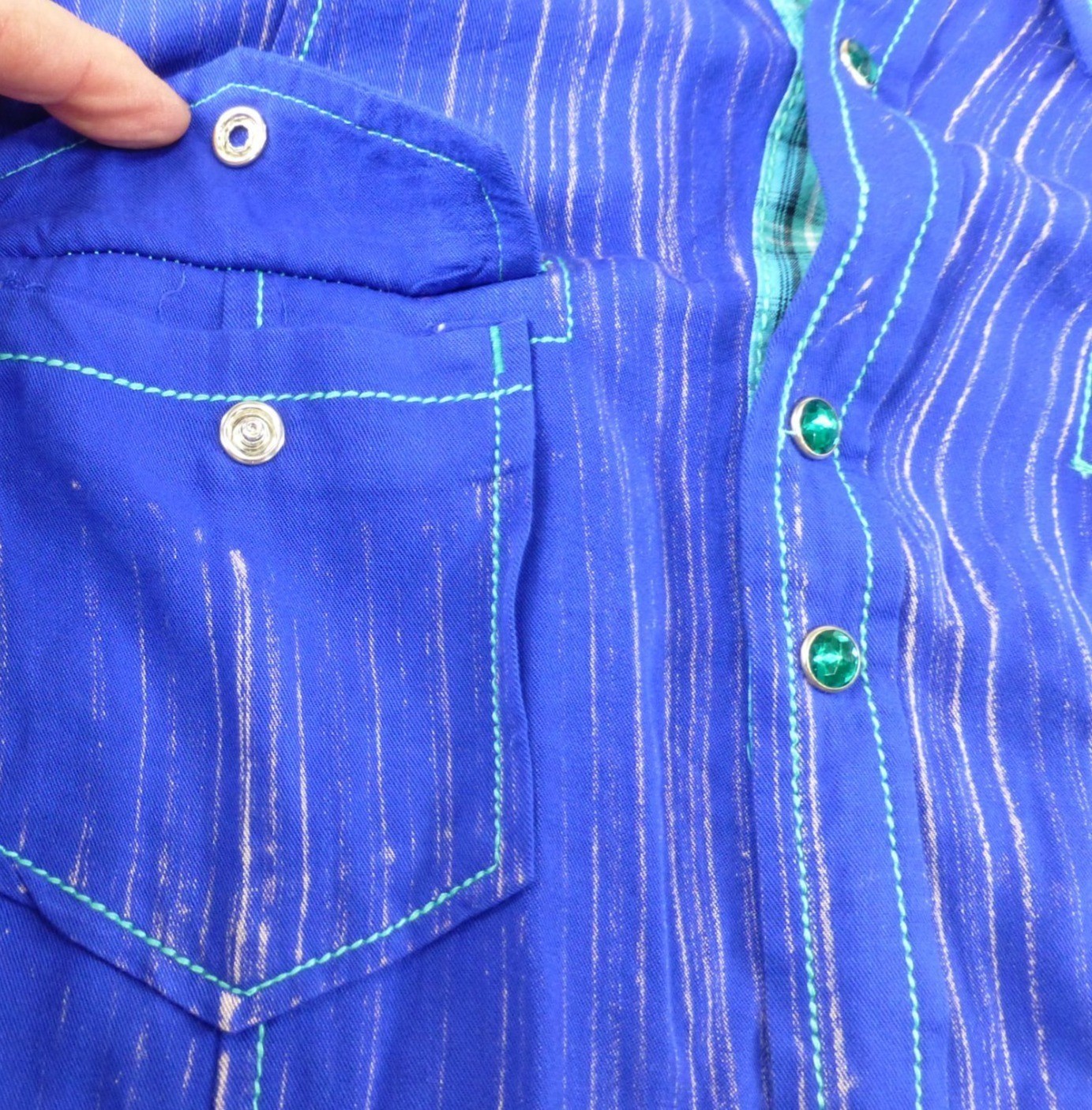 NWT Cowgirl Up Embroidered Yoke Western Jewel Embellished Shirt Blue Pinstripe L