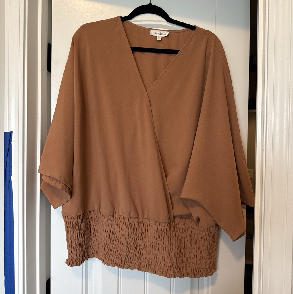 Perfectly Priscilla Women’s 1XL Brown Solid V-Neck 3/4 Sleeve Smocked Blouse