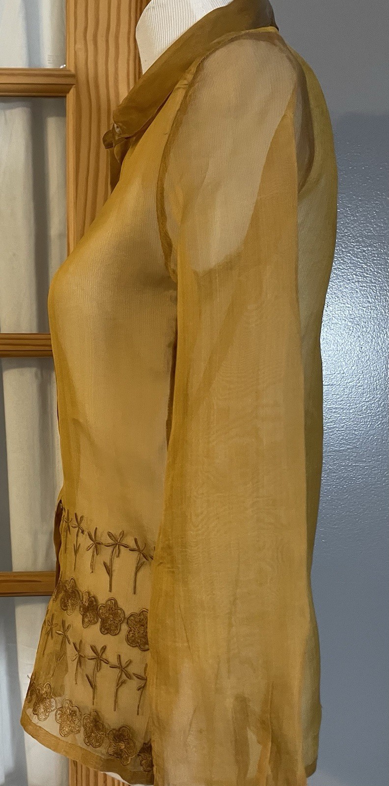 90s Embroidered Flowers Silk Blend Top Women’s Sz 6 Sheer Gold Button Up Party