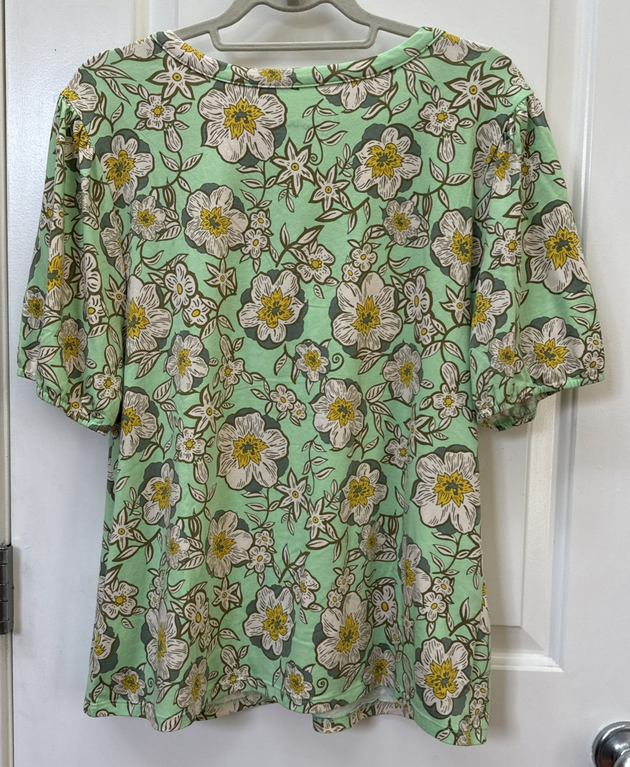 Any Body Women’s Shirt V-Neck Green Floral Ruffles Large Cottagecore Beach Soft