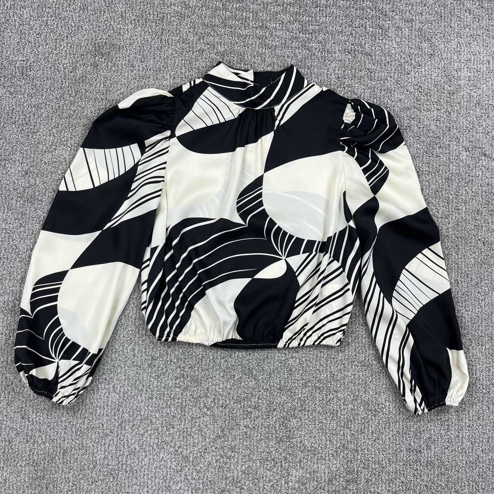 Love By Design Top Women Medium Black Swirl Mock Neck Balloon Sleeve Crop Blouse