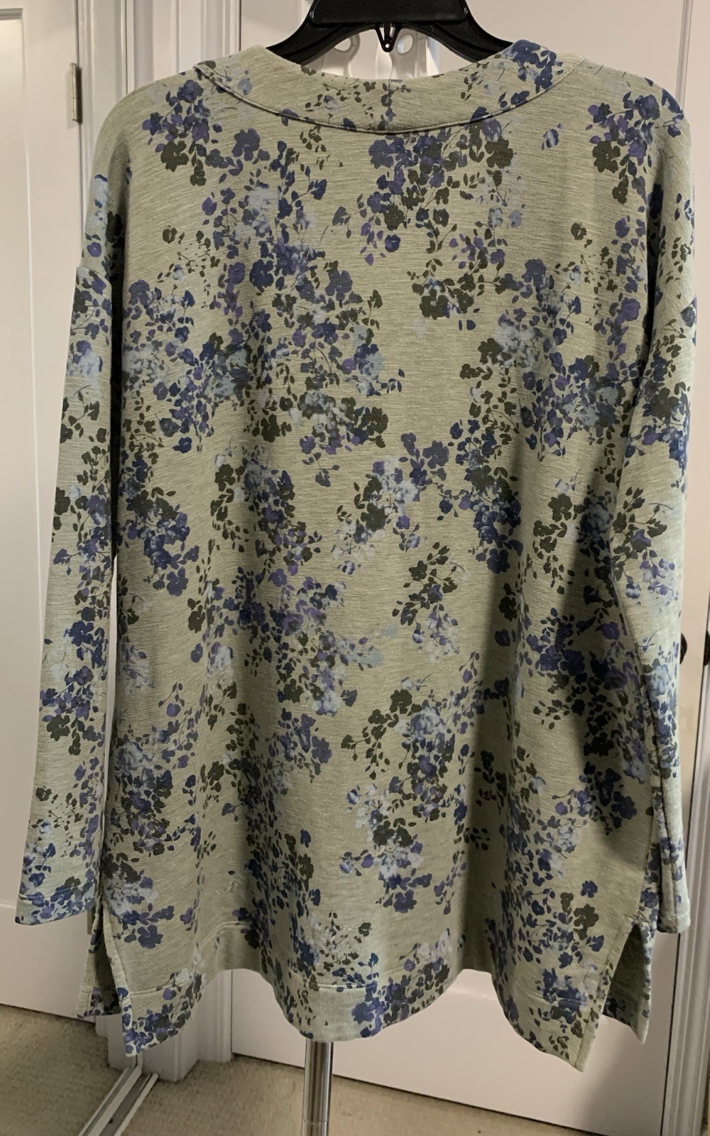 J. Jill Floral Top Medium Green And Blue Multicolor Buttons V Neck