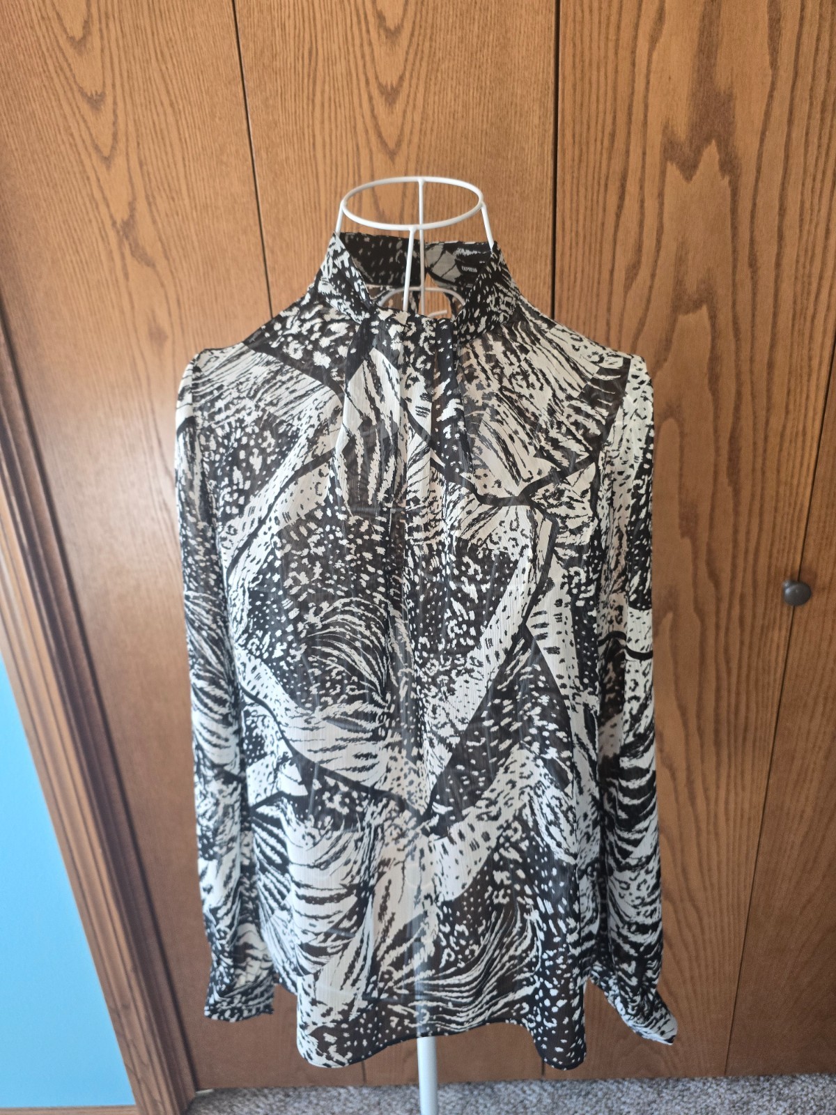 Express Women’s Black White Abstract Print Blouse Size Small NWT