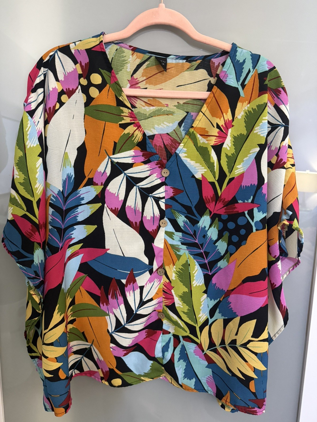 Emery Rose Women’s XL Black Multicolor Floral V-Neck Short Sleeve Blouse