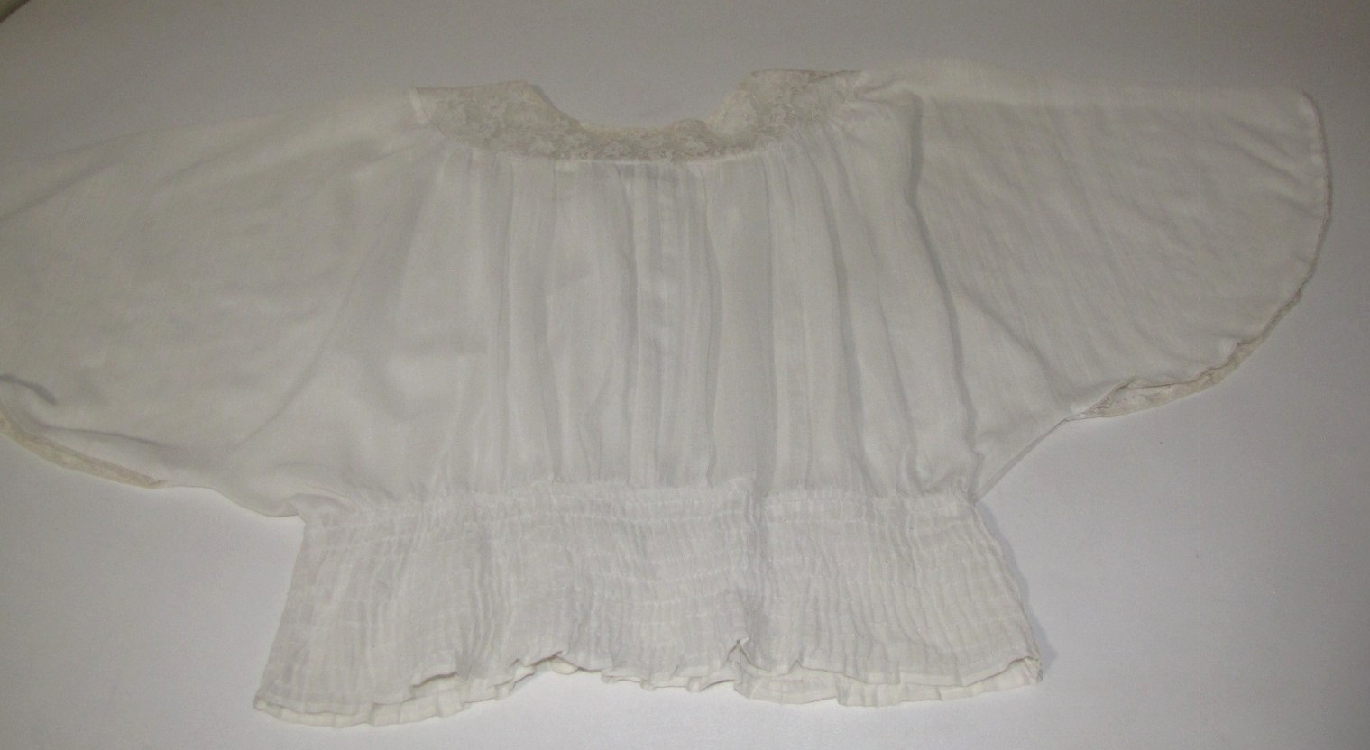 American Rag Cie Ivory V-Neck Ruched-Waist Batwing Sleeve Button Crop Top Wm.M/L