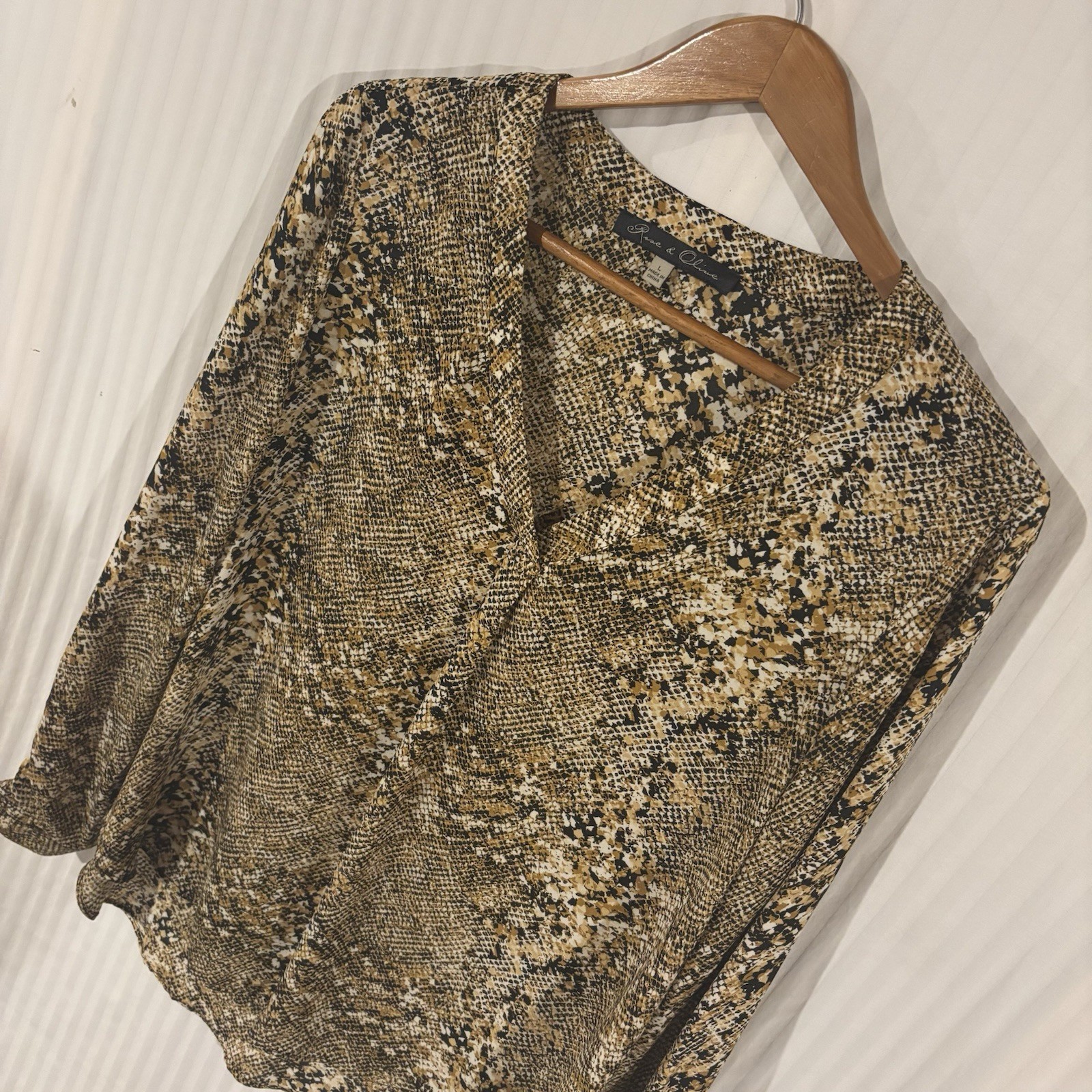 Rose & Olive Tunic Blouse Snake Print Split Neck Long Cuff Sleeve Large 2B-9