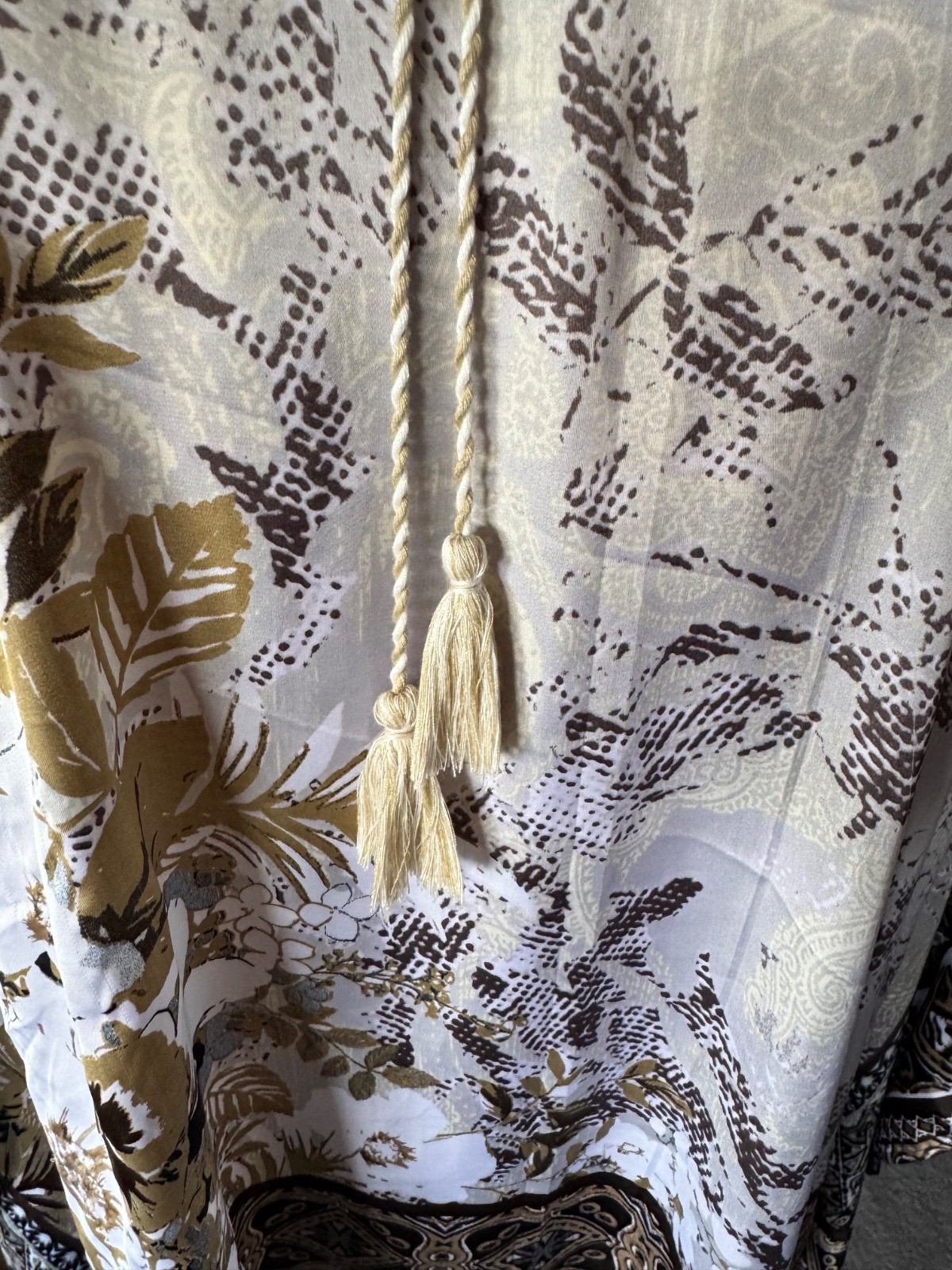 Women’s Scarf Top – Metallic Gold, White and Black. Size Large- Gorgeous!