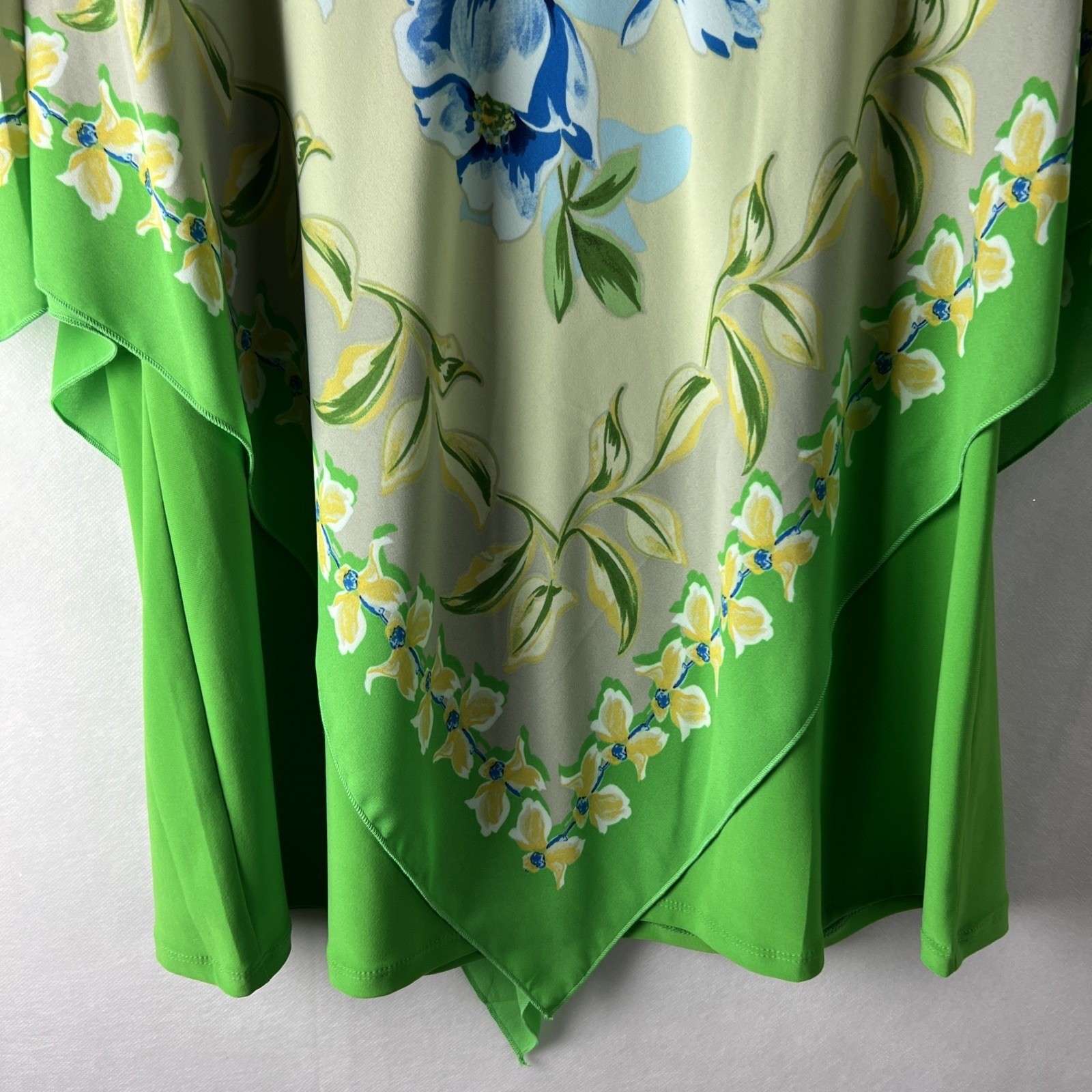 Slim Factor by Investments Blouse Women 1X Green Floral Poncho Layered Top A33