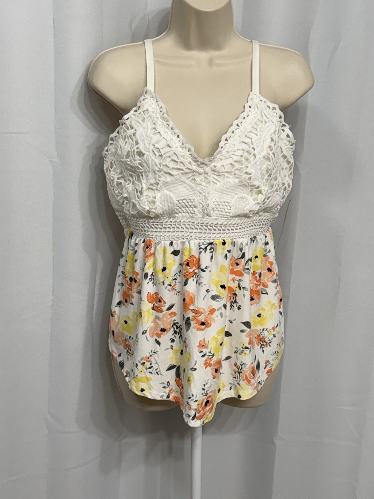 NoBo No Boundaries Women’s White Floral Sleeveless V-Neck Cropped Summer Tank L