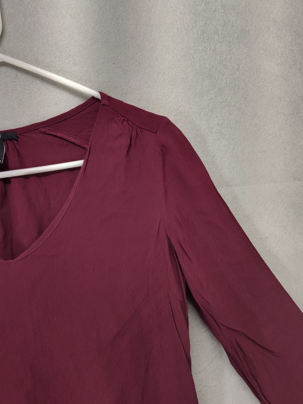 Forever 21 Women Top Small Burgundy 100% Rayon Long Sleeve V Neck Casual Fit