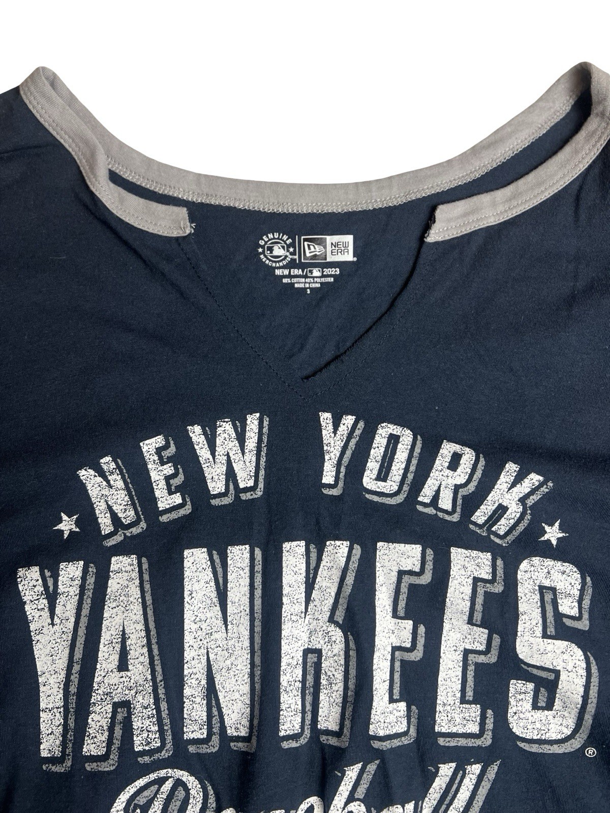 New Era Yankees Women T-Shirt S-M Navy Blue Graphic V-Neck Cut Boxy Fit Baseball